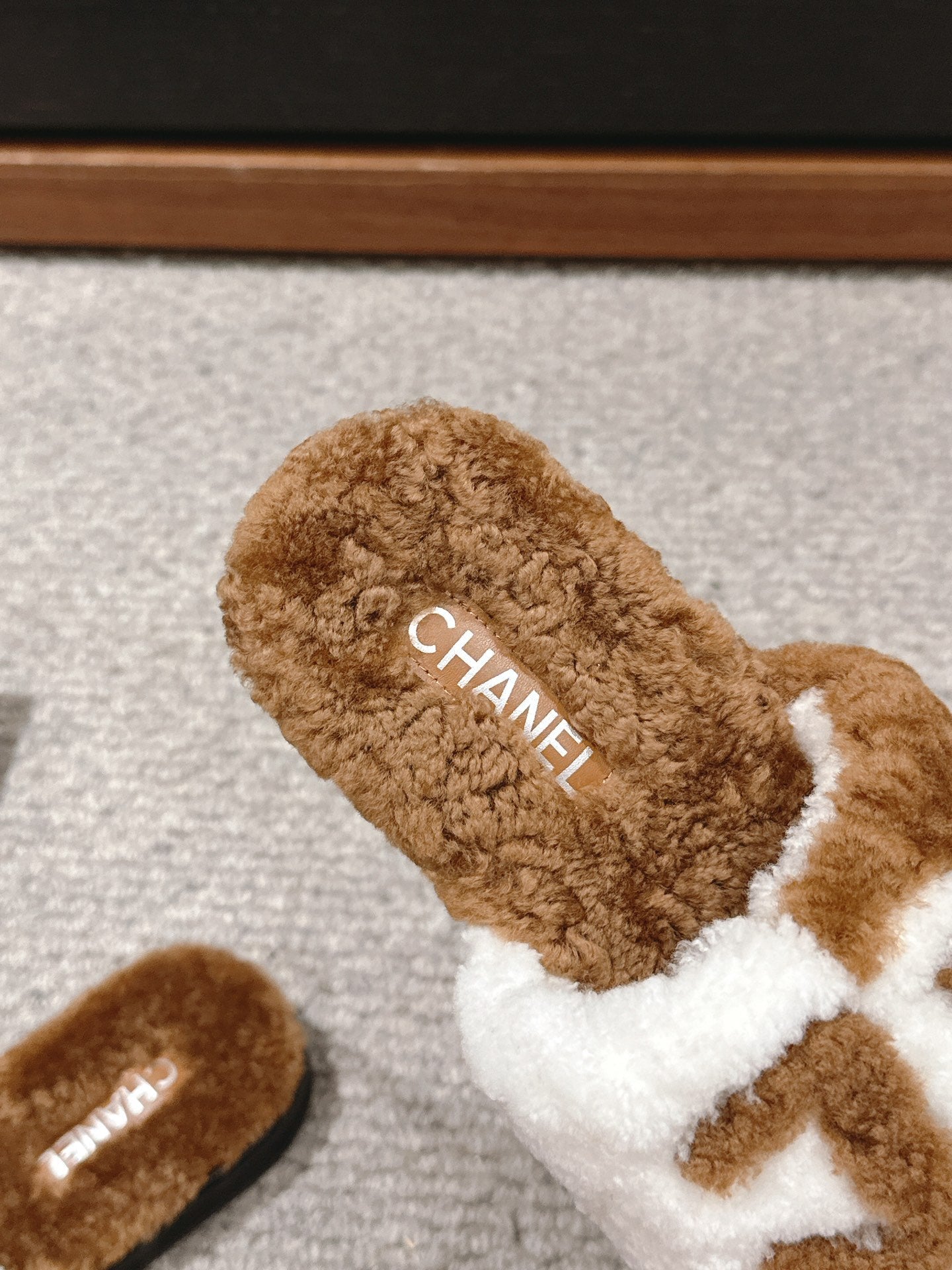 CC SLIPPERS IN CIDER BROWN MIX WHITE FLEECE
