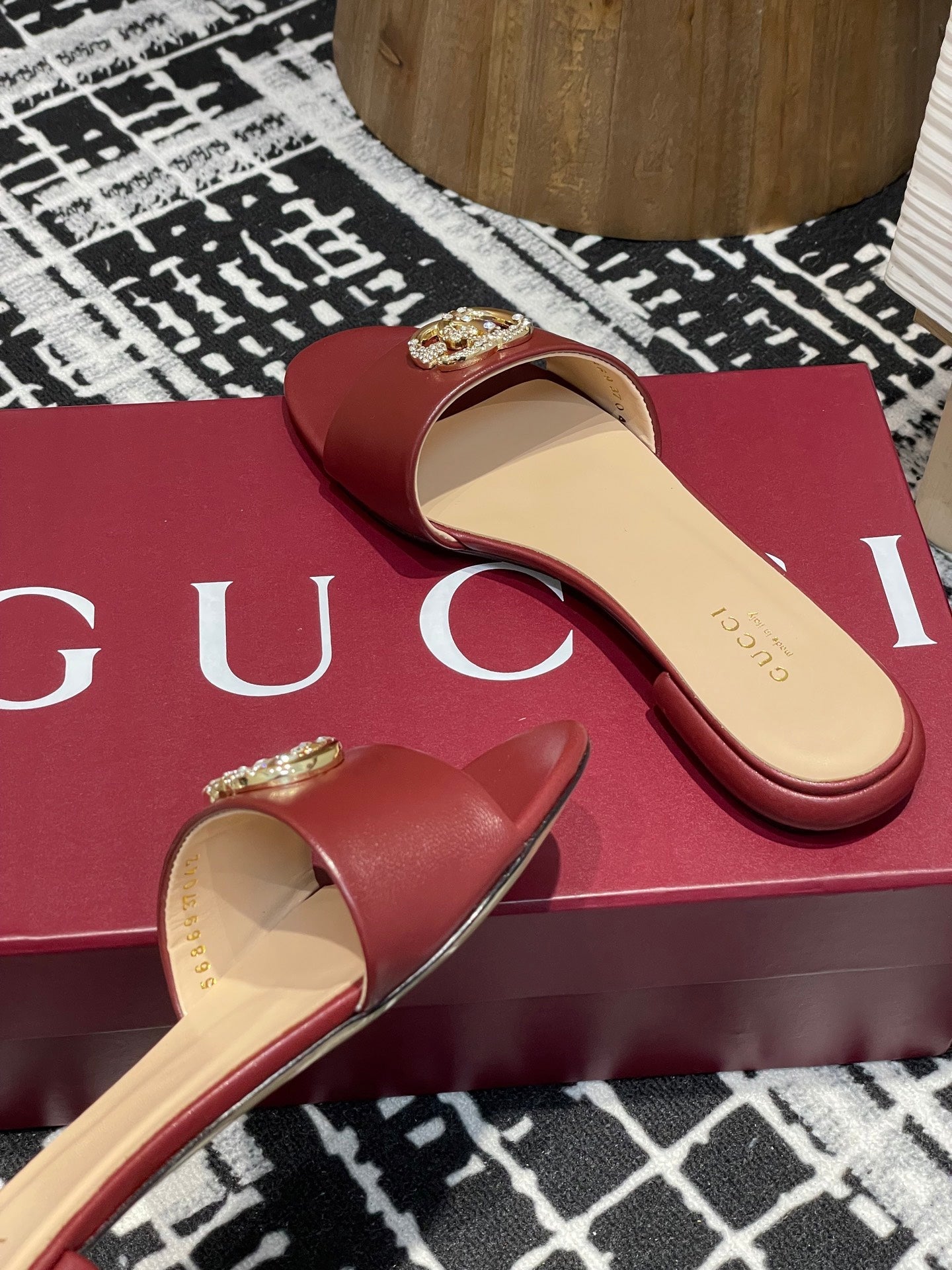 GC 25s flat sandals burgundy metallic leather