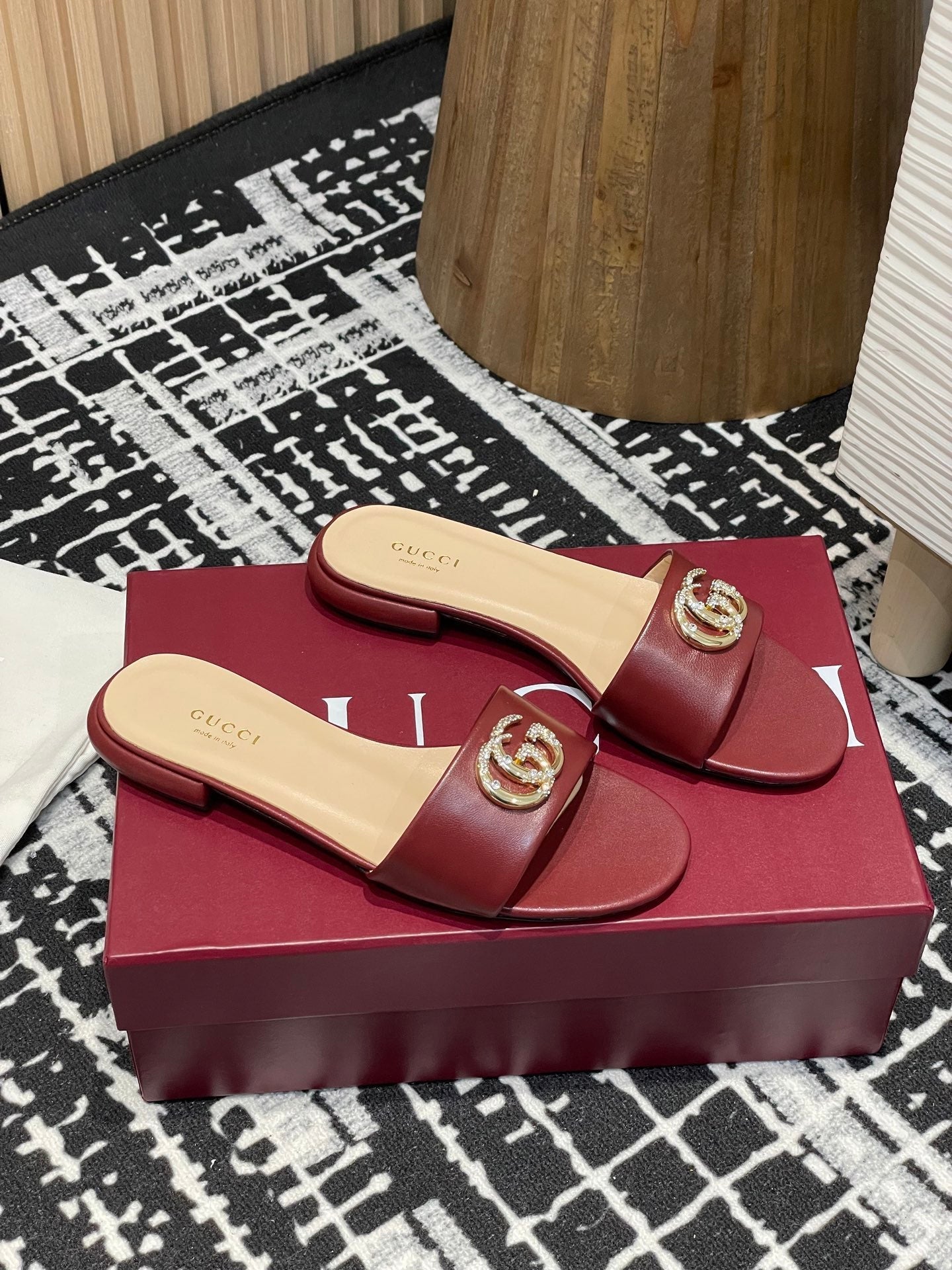 GC 25s flat sandals burgundy metallic leather
