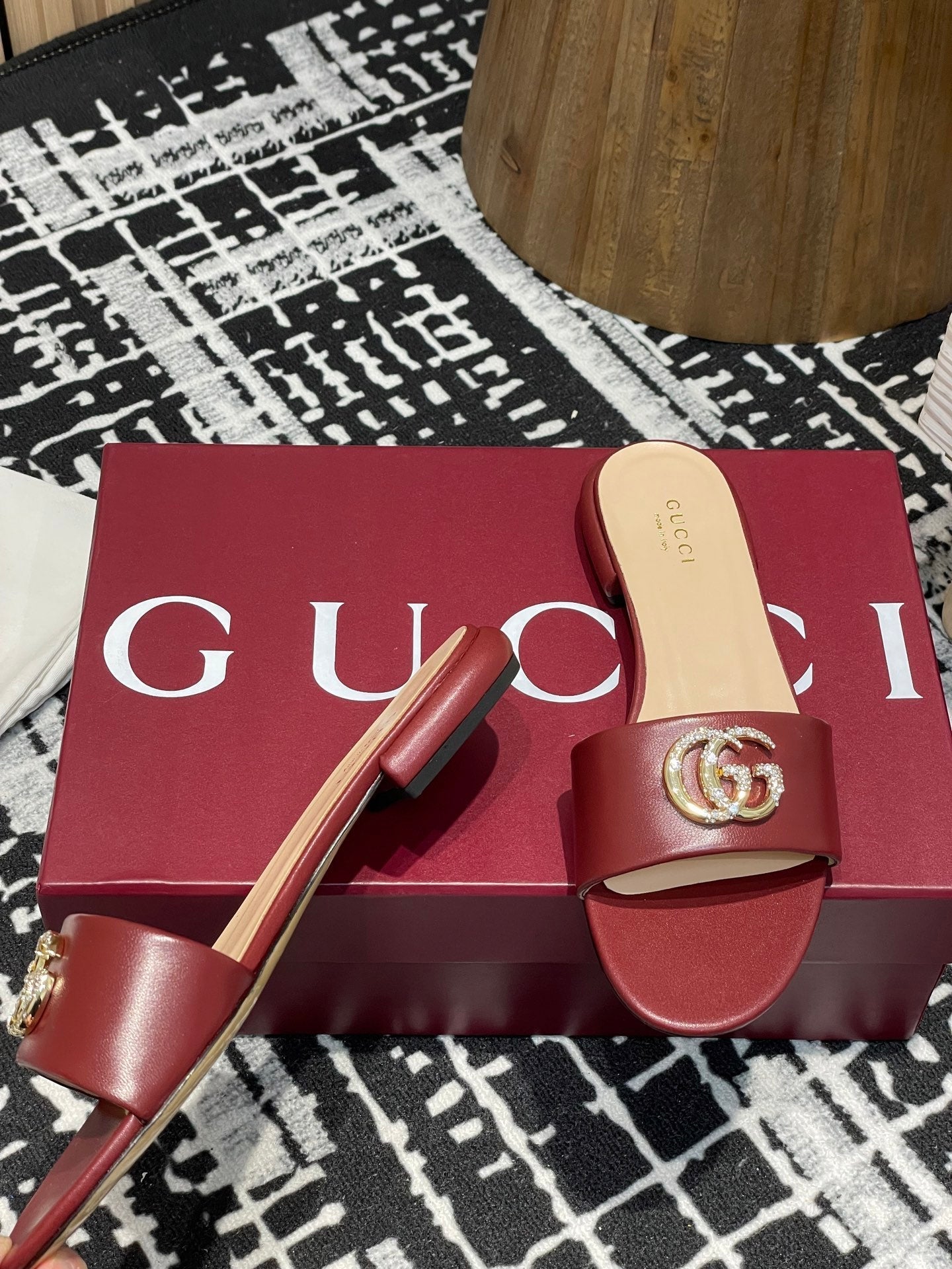 GC 25s flat sandals burgundy metallic leather