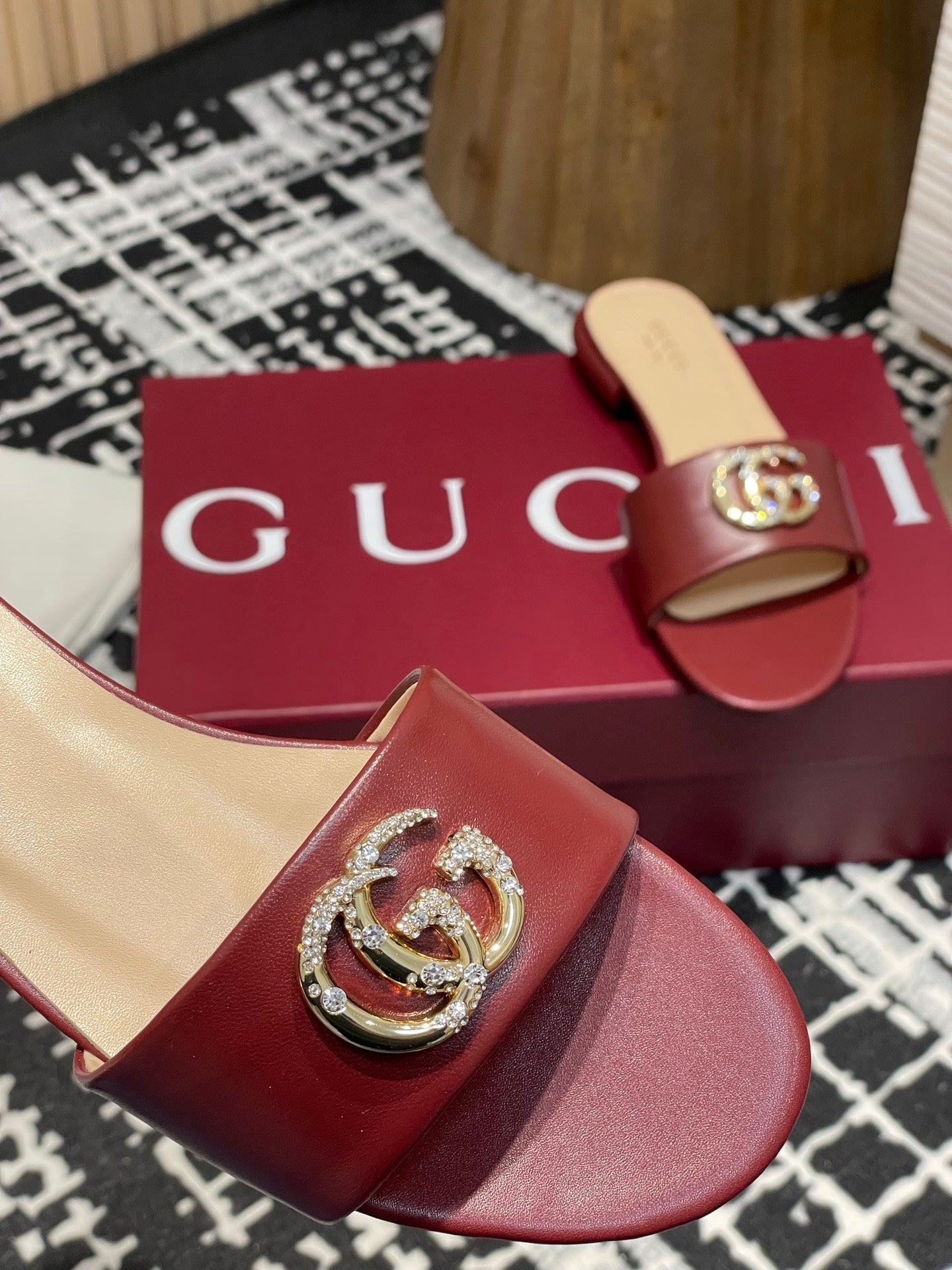 GC 25s flat sandals burgundy metallic leather