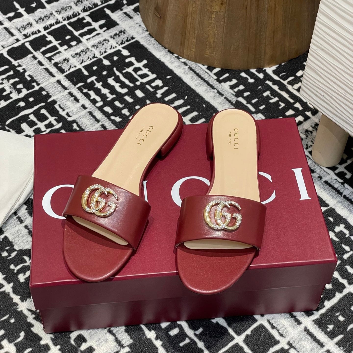 GC 25s flat sandals burgundy metallic leather