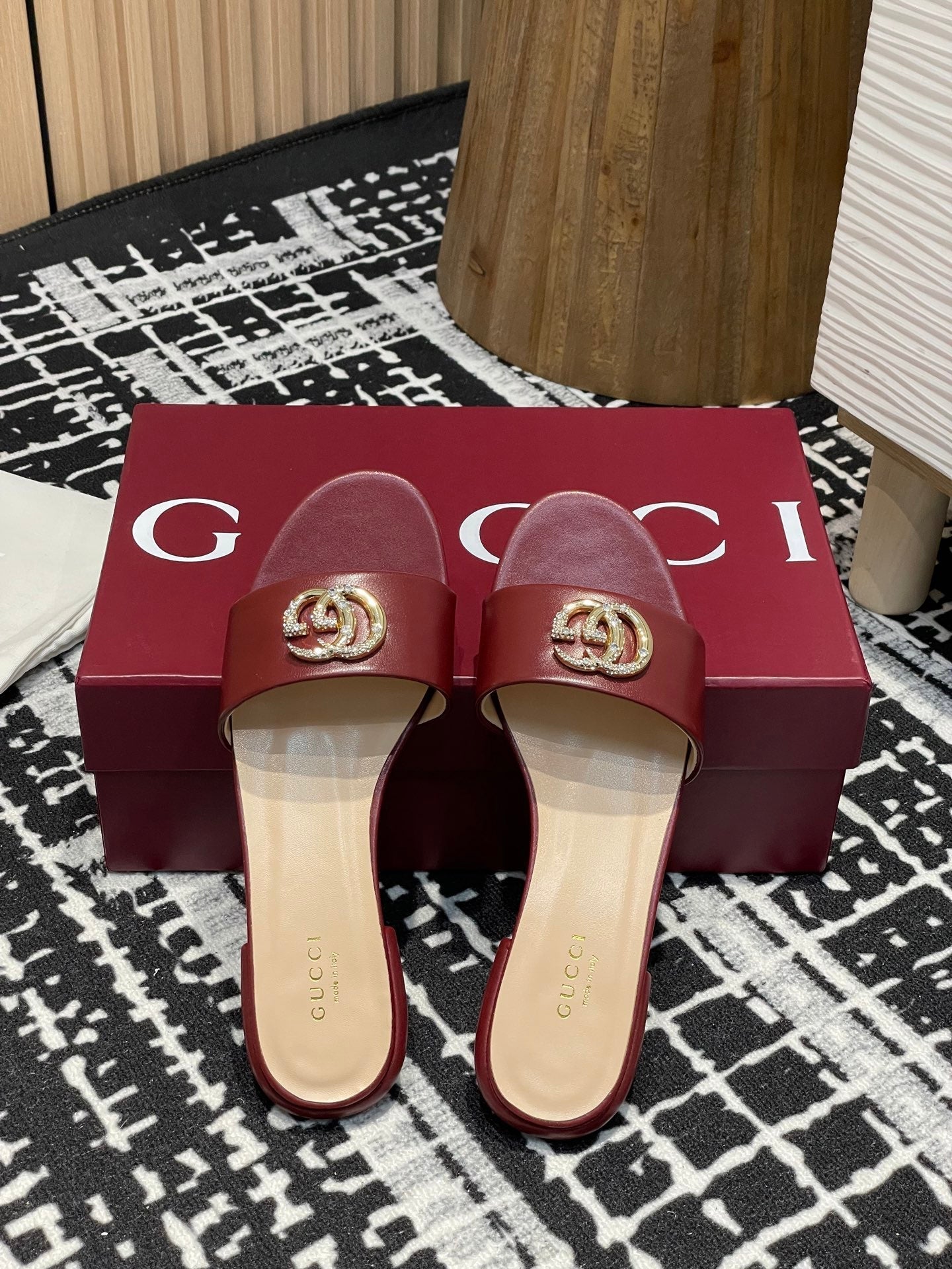 GC 25s flat sandals burgundy metallic leather