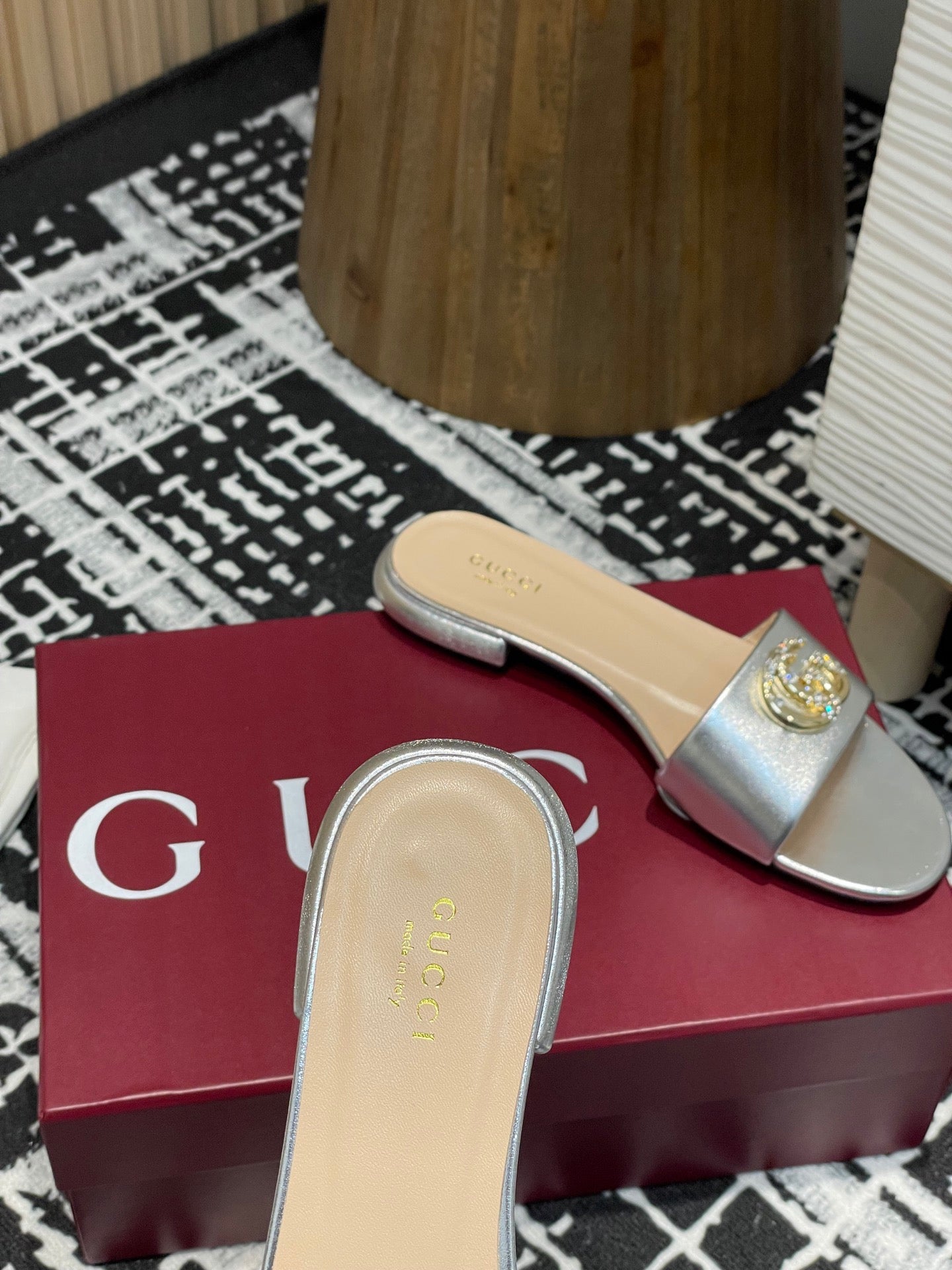 GC 25s flat sandals sliver metallic leather