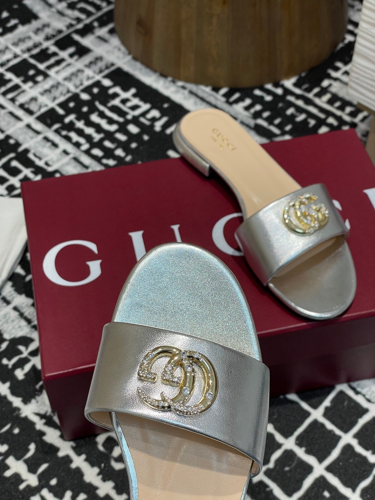 GC 25s flat sandals sliver metallic leather