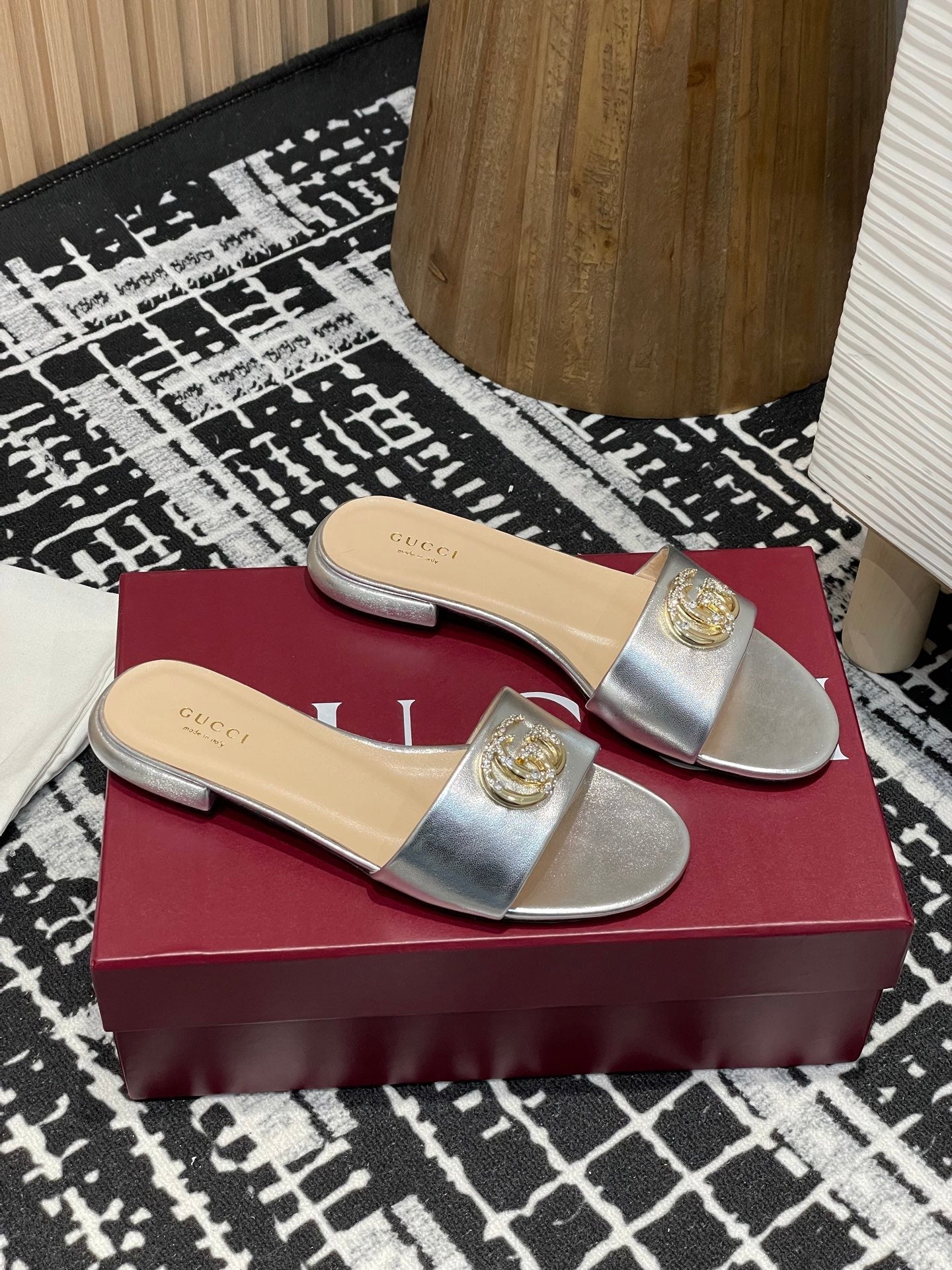 GC 25s flat sandals sliver metallic leather