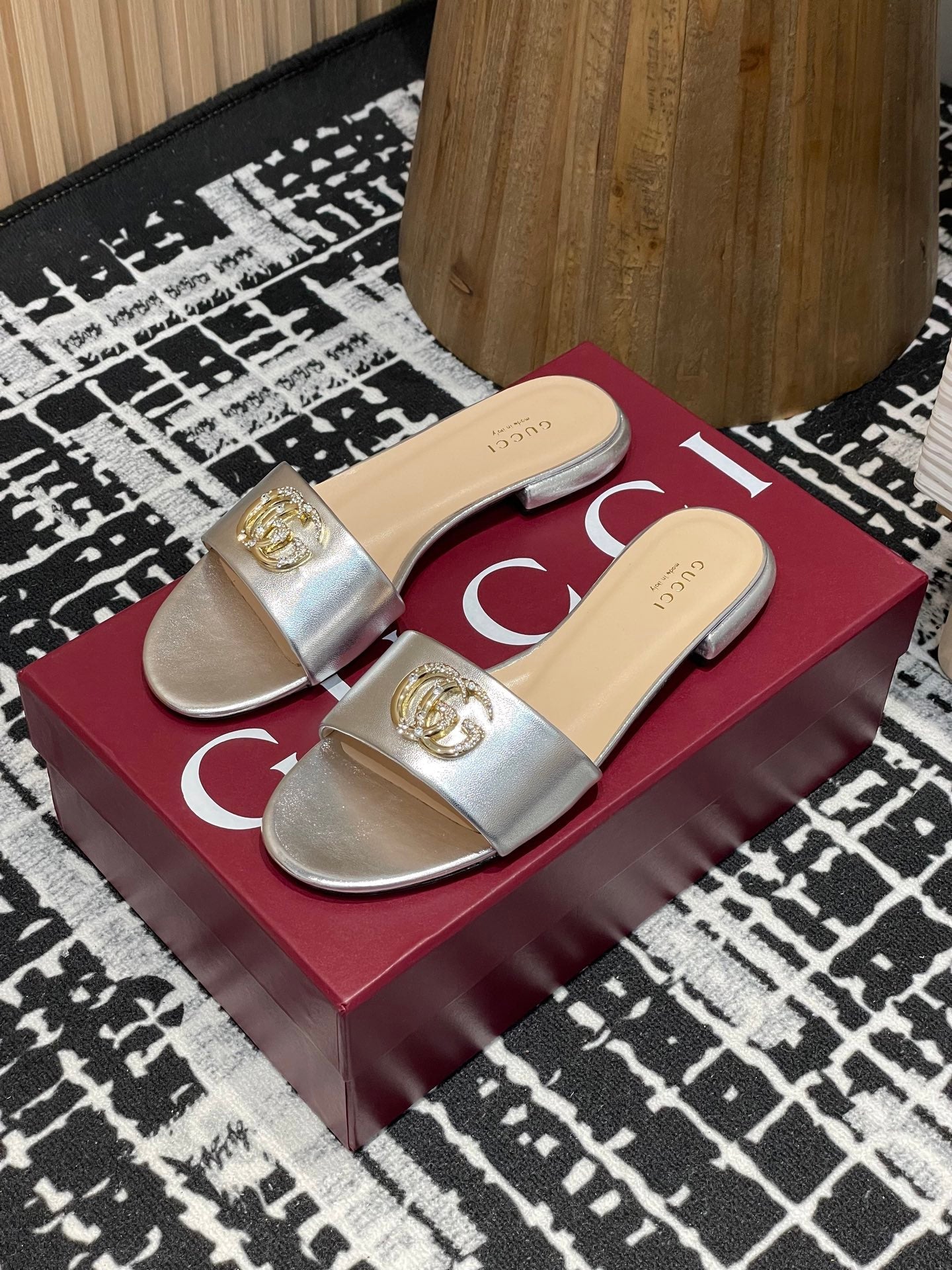 GC 25s flat sandals sliver metallic leather