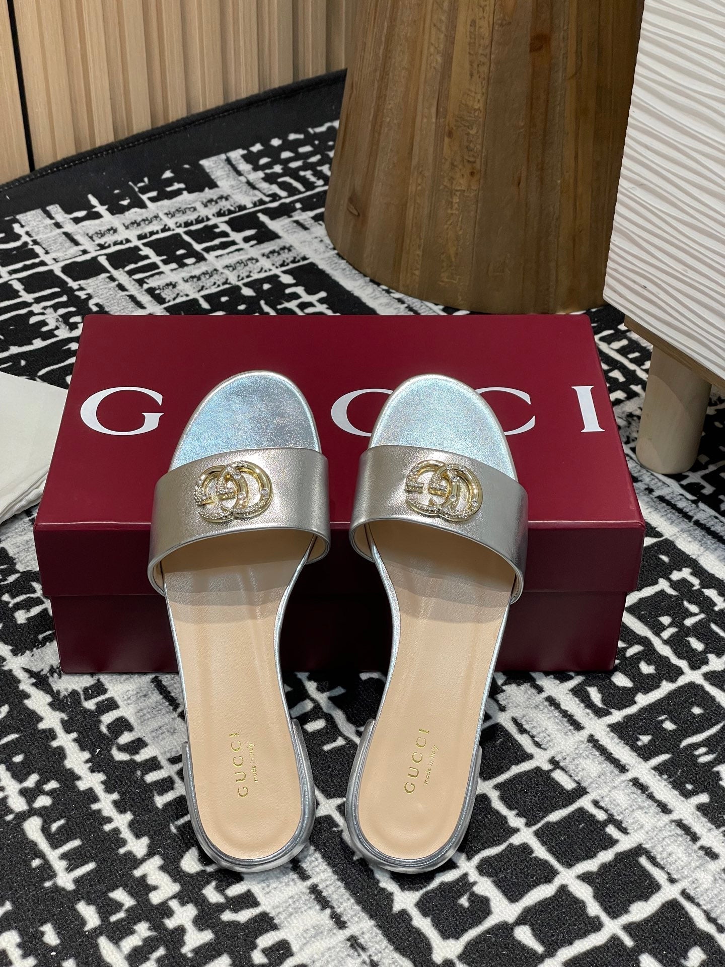 GC 25s flat sandals sliver metallic leather