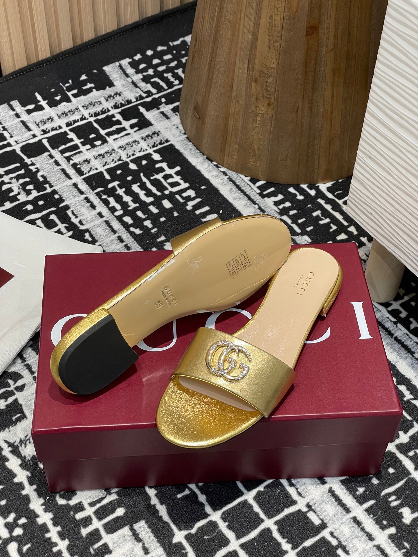 GC 25s flat sandals gold metallic leather