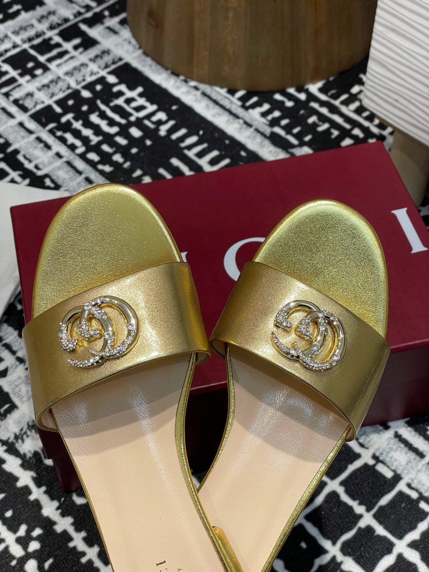 GC 25s flat sandals gold metallic leather
