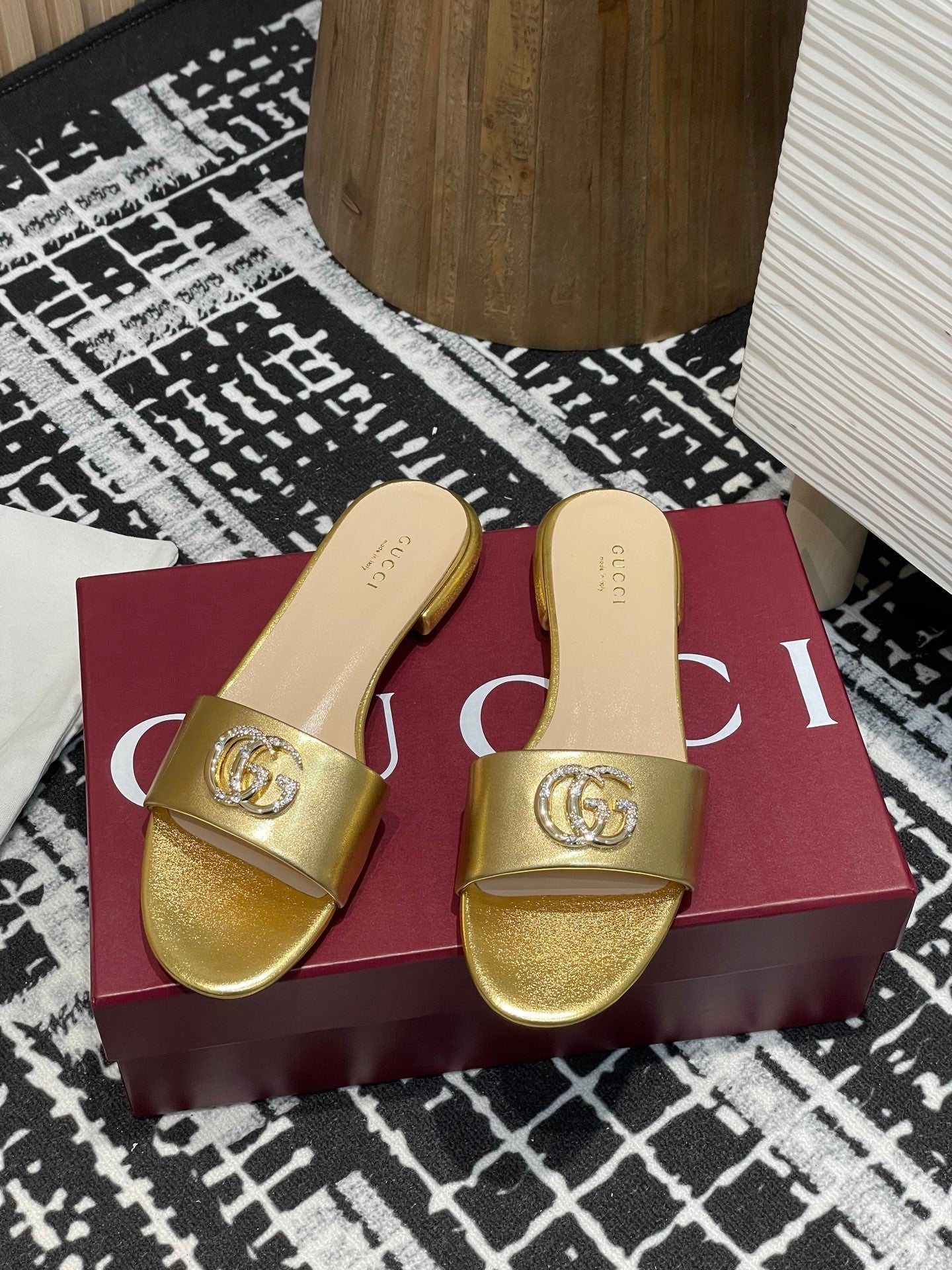 GC 25s flat sandals gold metallic leather