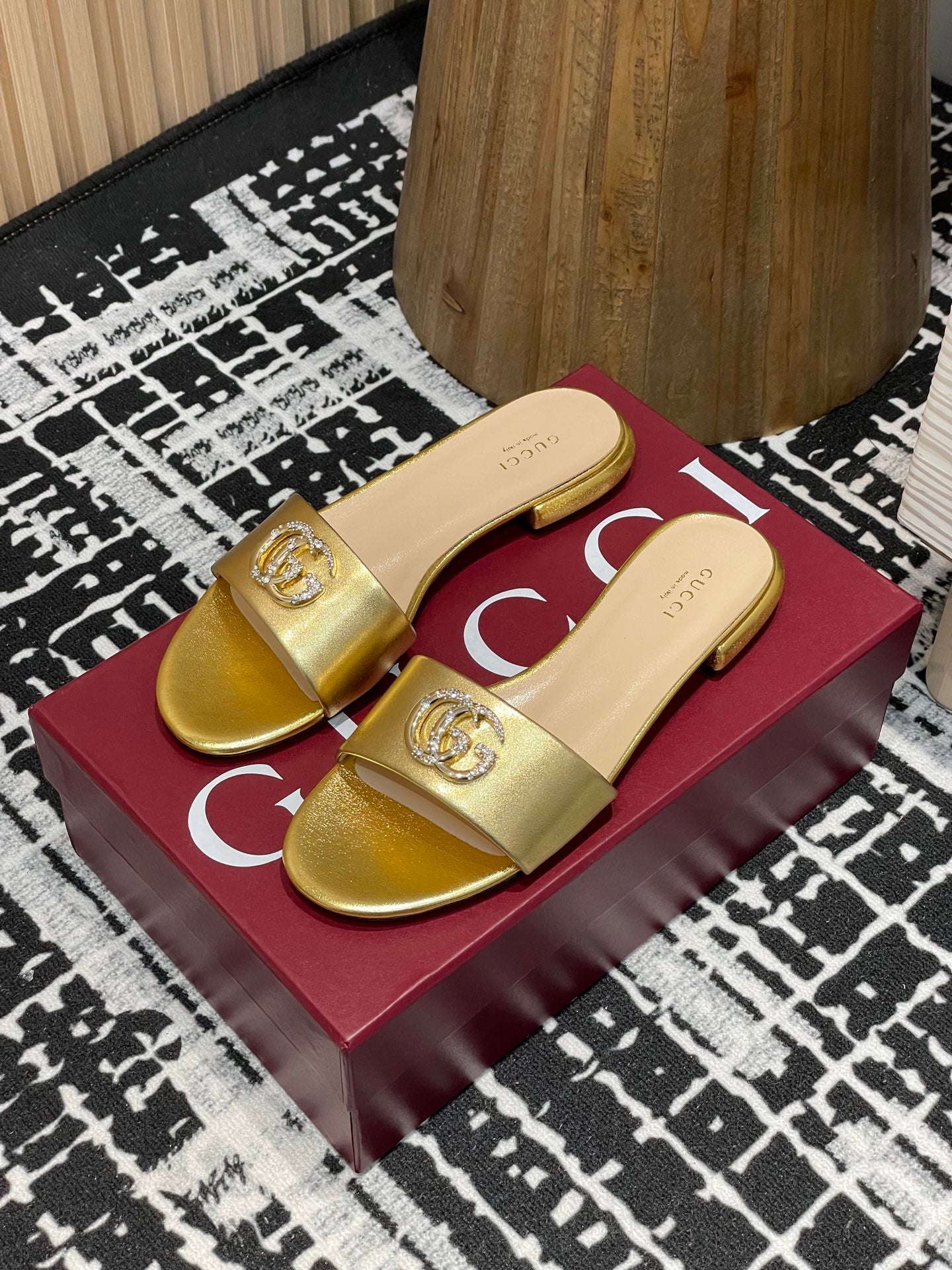 GC 25s flat sandals gold metallic leather