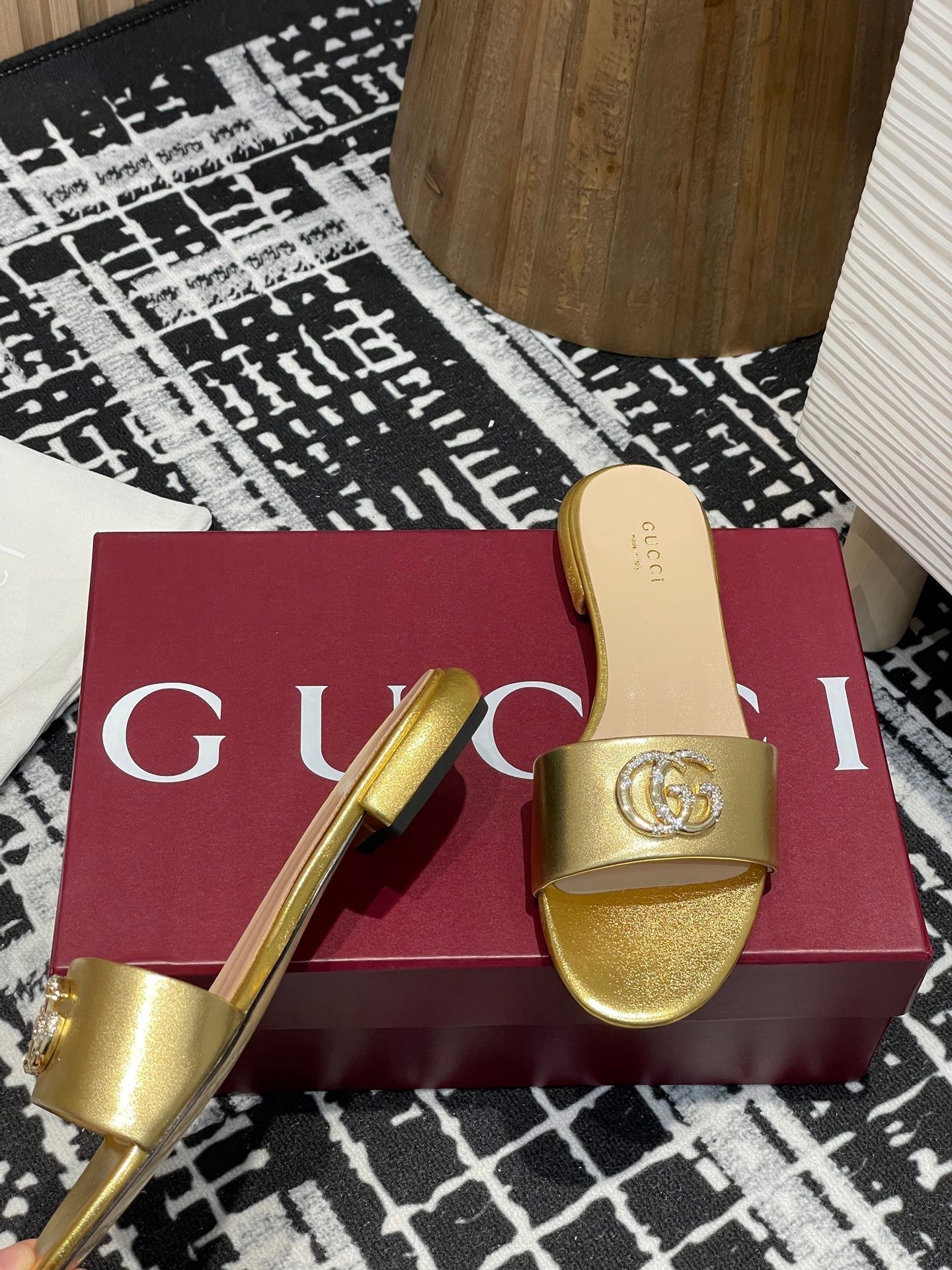 GC 25s flat sandals gold metallic leather