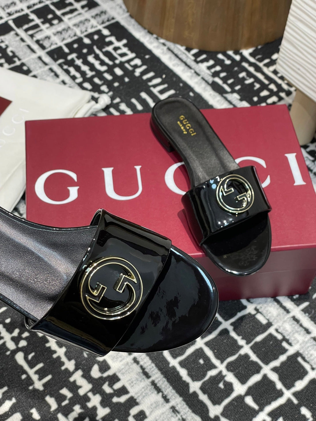 GC 25s flat sandals black patent leather