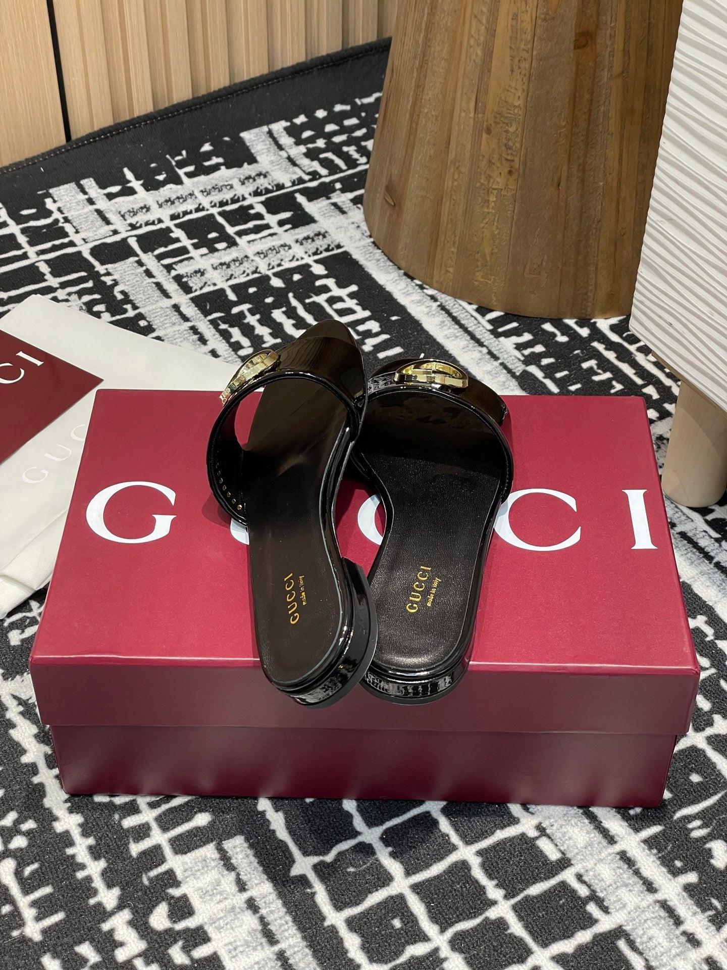 GC 25s flat sandals black patent leather