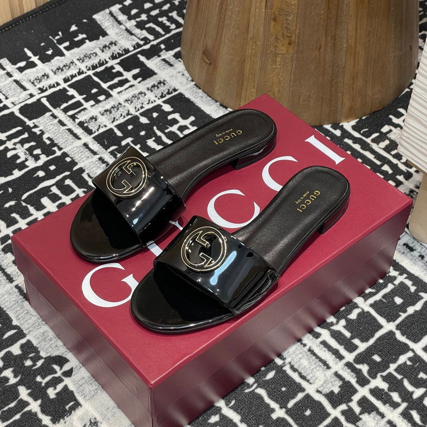 GC 25s flat sandals black patent leather