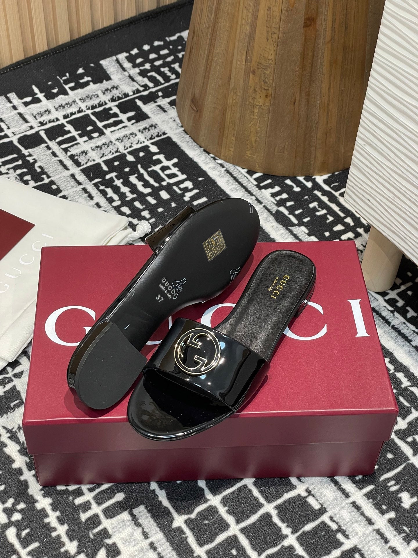 GC 25s flat sandals black patent leather