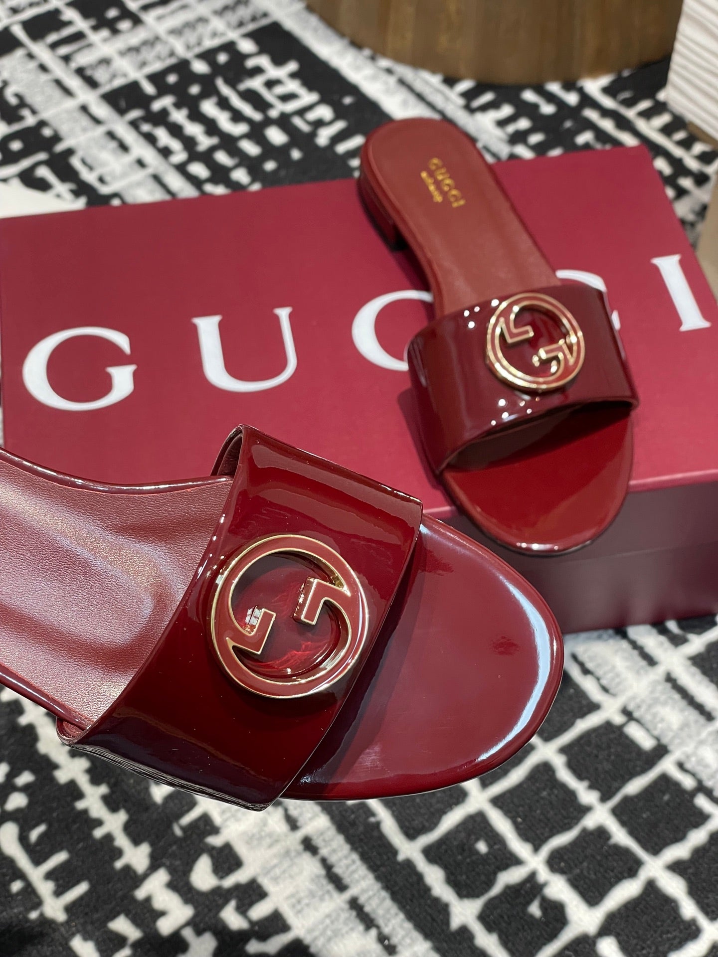 GC 25s flat sandals burgundy patent leather