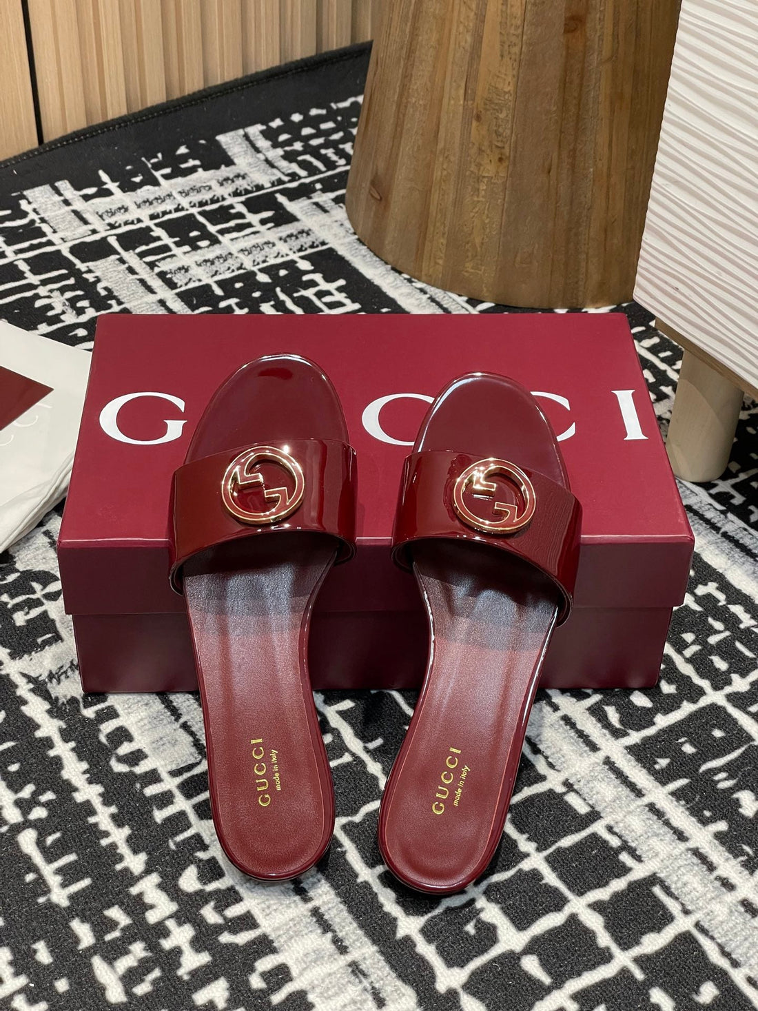 GC 25s flat sandals burgundy patent leather
