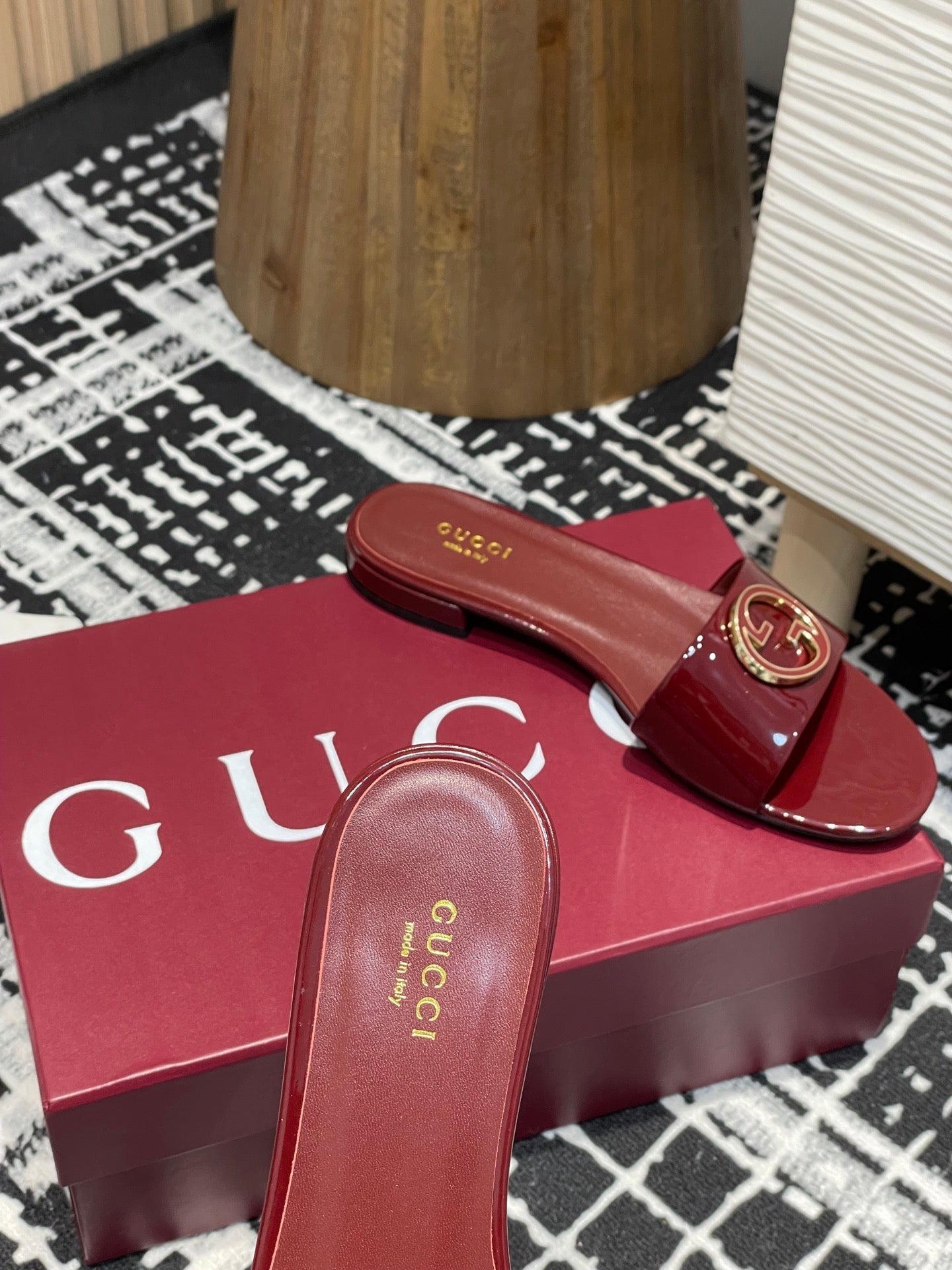 GC 25s flat sandals burgundy patent leather