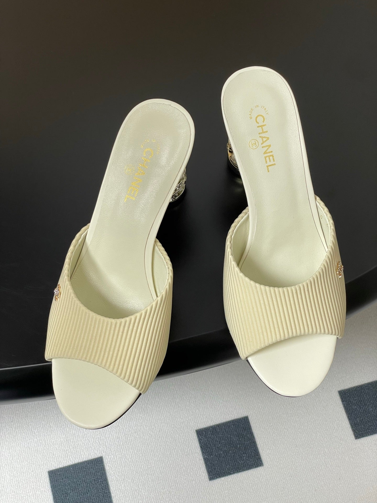 CC 25p Sandal Heel 8cm Cream Cloth