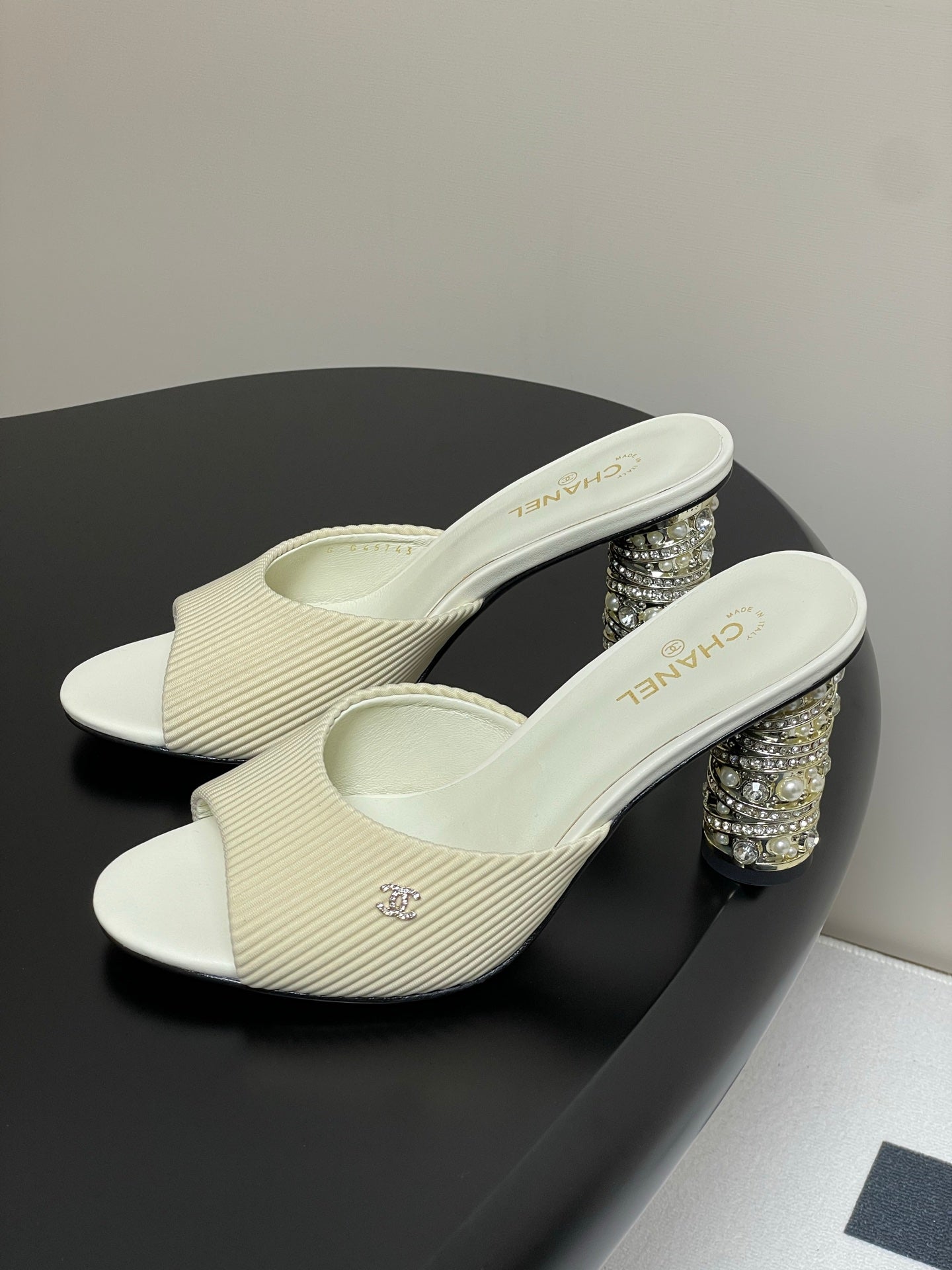 CC 25p Sandal Heel 8cm Cream Cloth