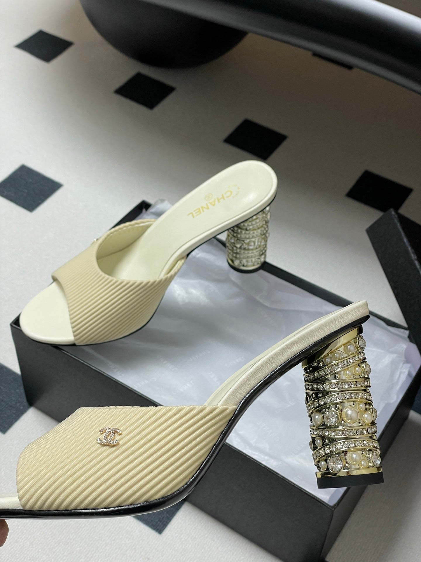 CC 25p Sandal Heel 8cm Cream Cloth