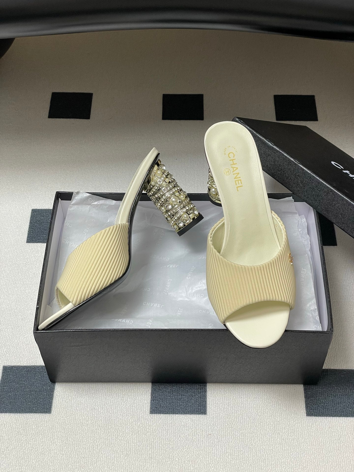 CC 25p Sandal Heel 8cm Cream Cloth