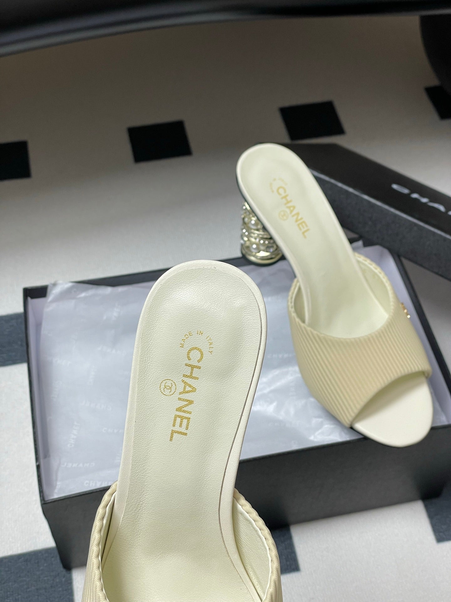 CC 25p Sandal Heel 8cm Cream Cloth