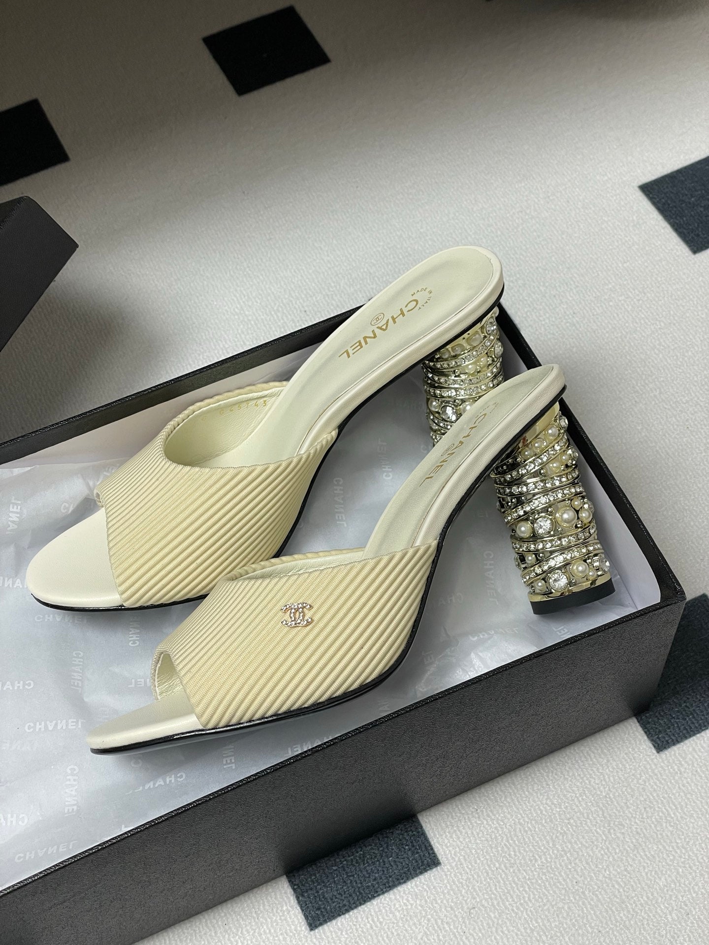 CC 25p Sandal Heel 8cm Cream Cloth