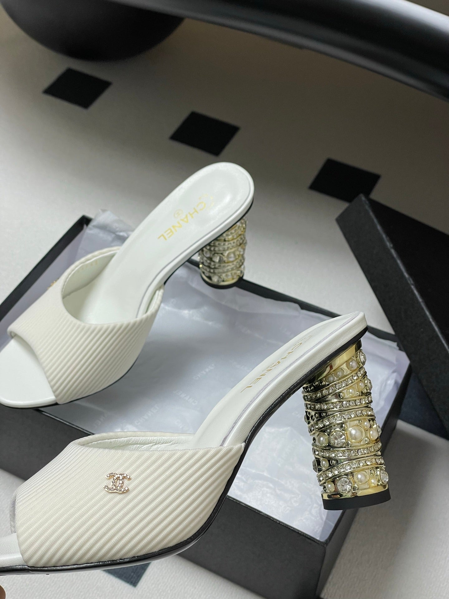 CC 25p Sandal Heel 8cm White Cloth