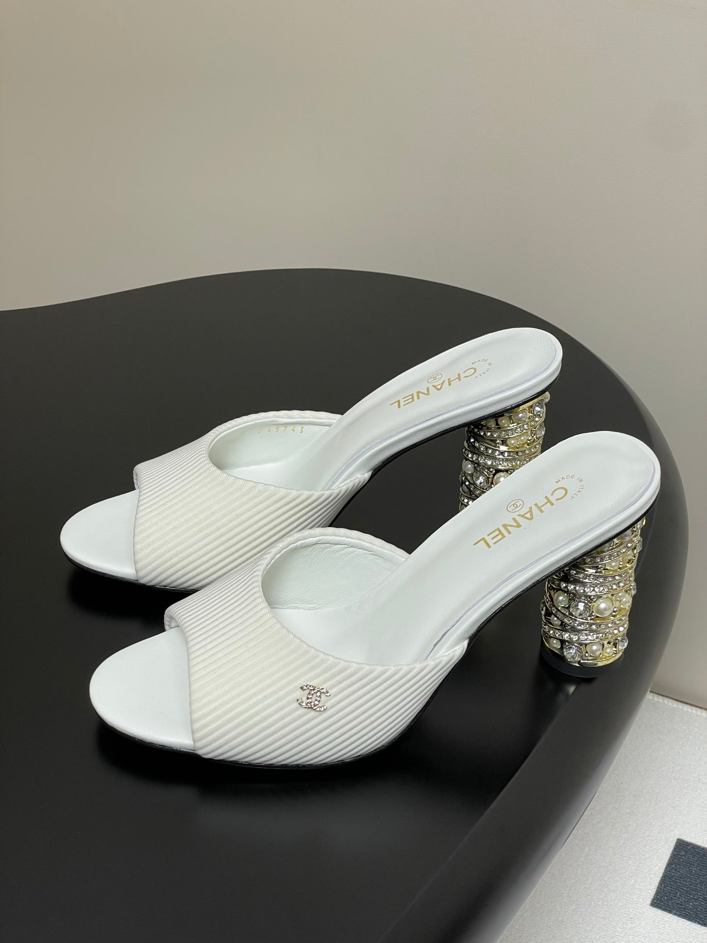 CC 25p Sandal Heel 8cm White Cloth