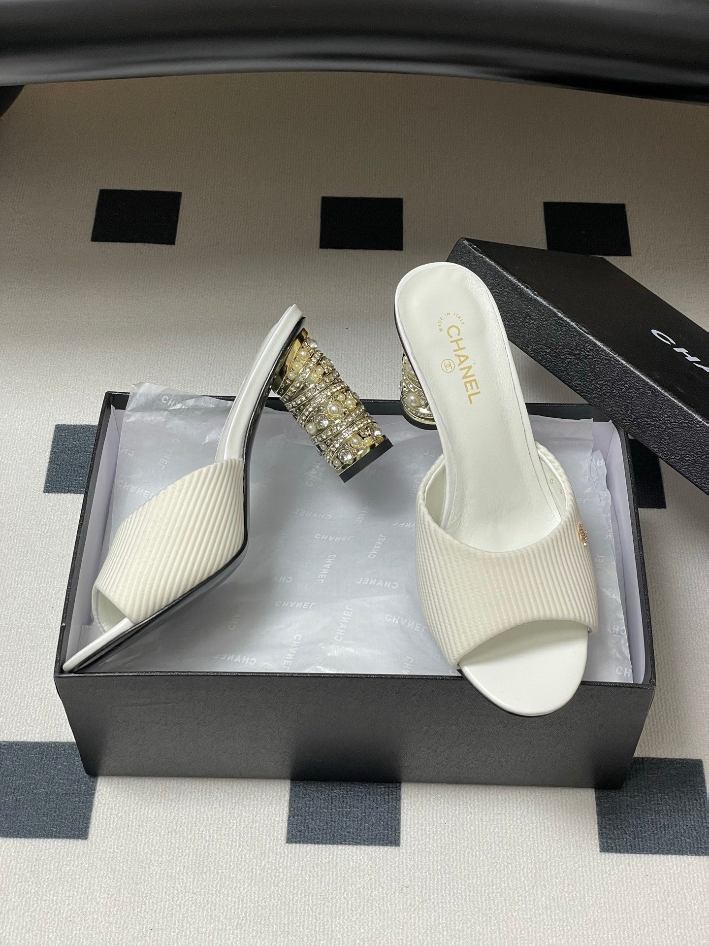 CC 25p Sandal Heel 8cm White Cloth