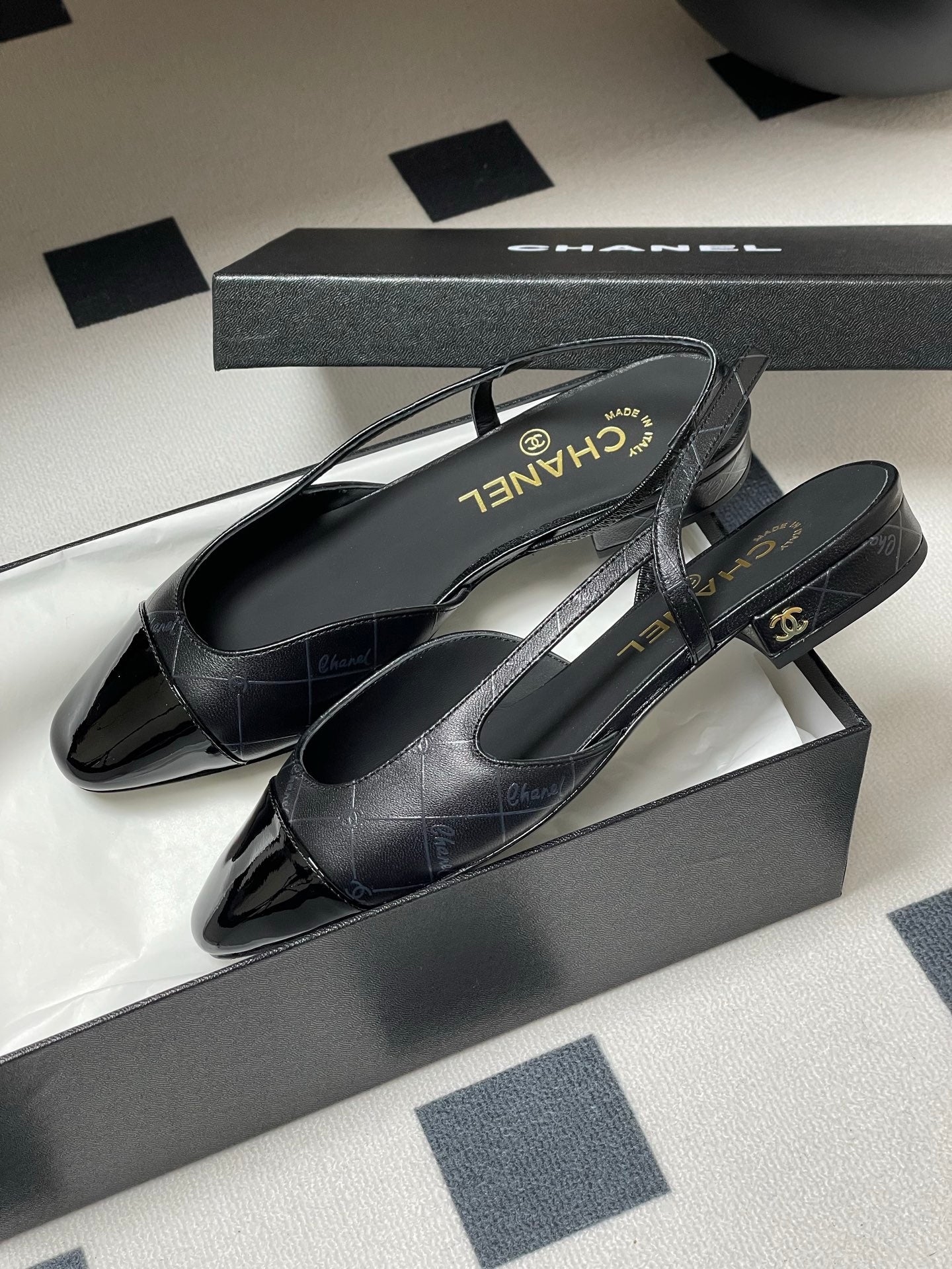 CC 25P Black Quilted Calfskin