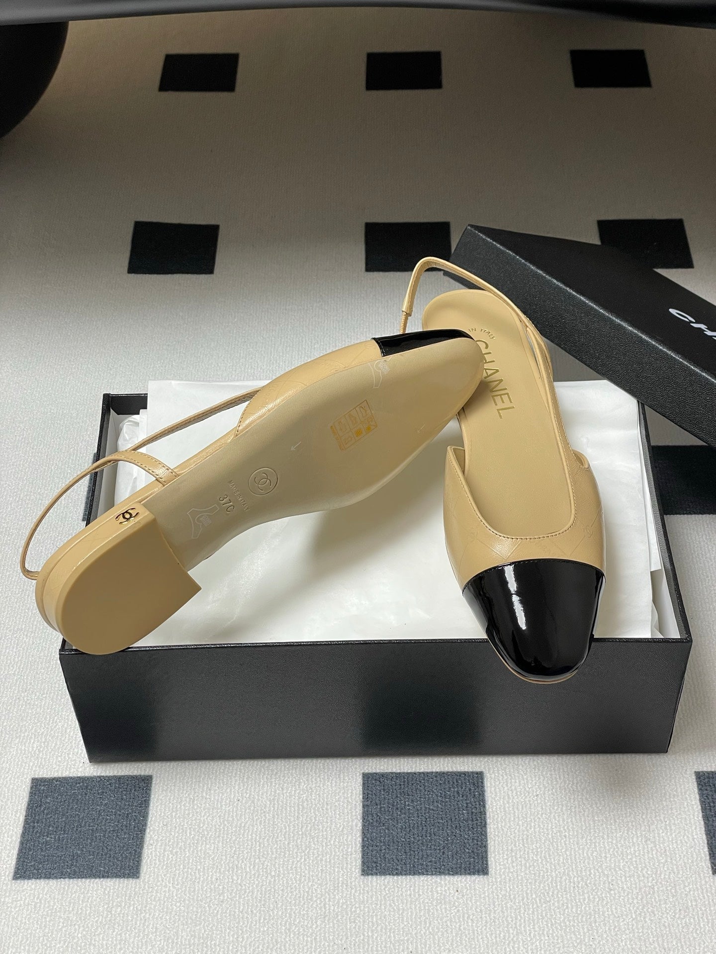 CC 25P Beige Black Quilted Calfskin