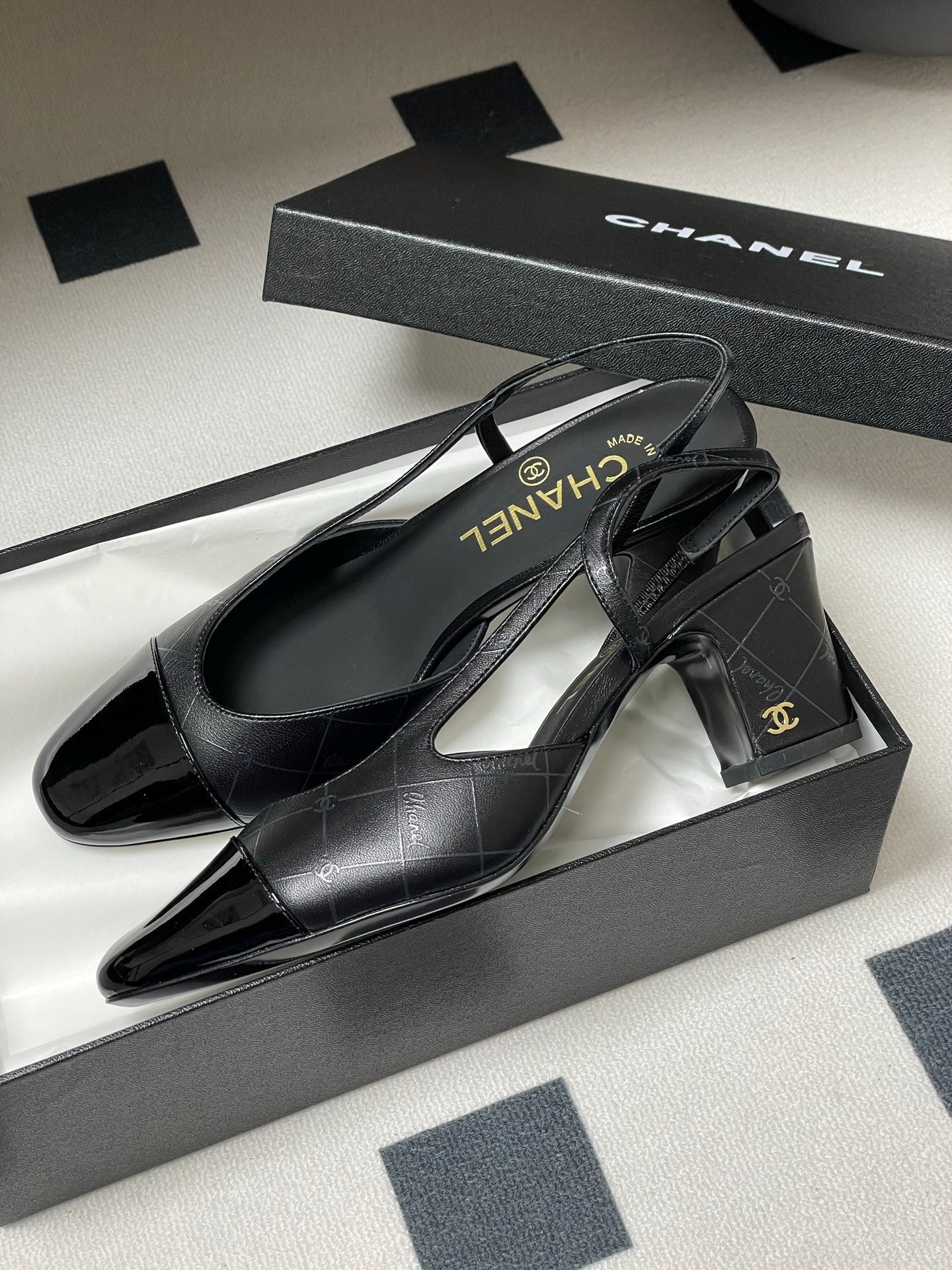 CC 25P Black Quilted Calfskin