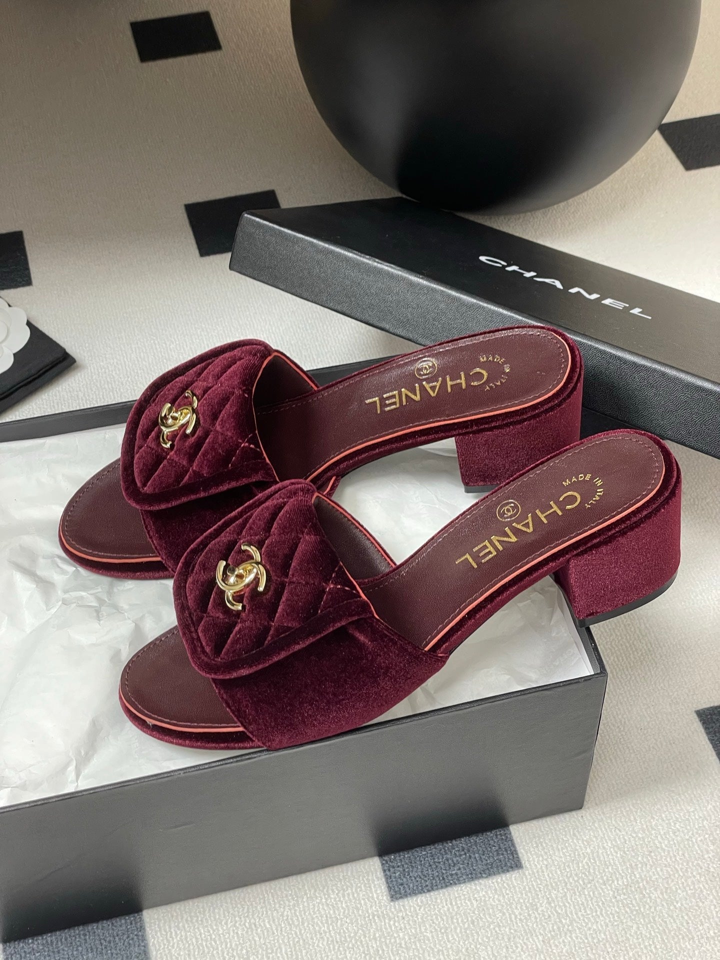 CC 25F Sandal Heel 5cm Quilted