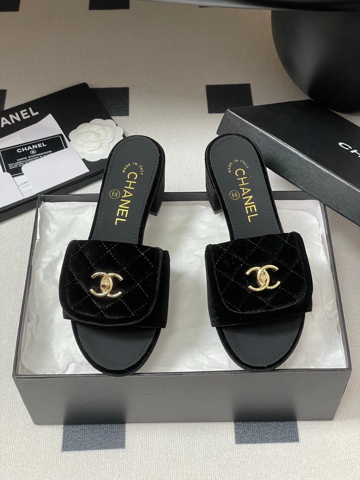 CC 25F Sandal Heel 5cm Quilted