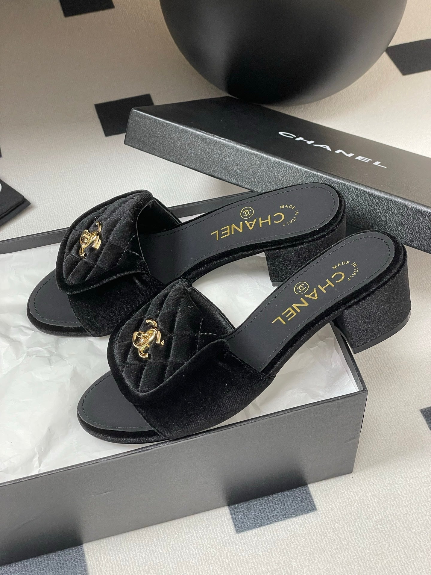 CC 25F Sandal Heel 5cm Quilted