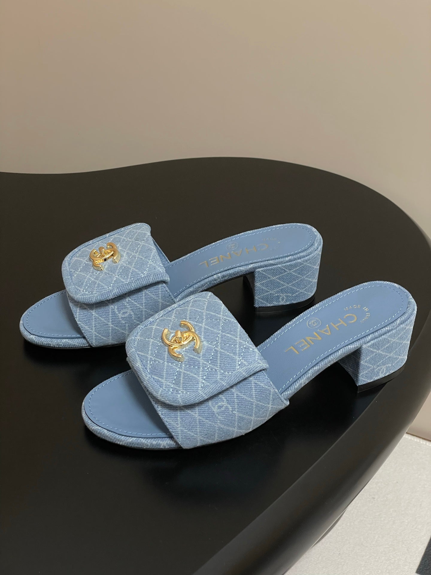 CC 25F Sandal Heel 5cm Quilted