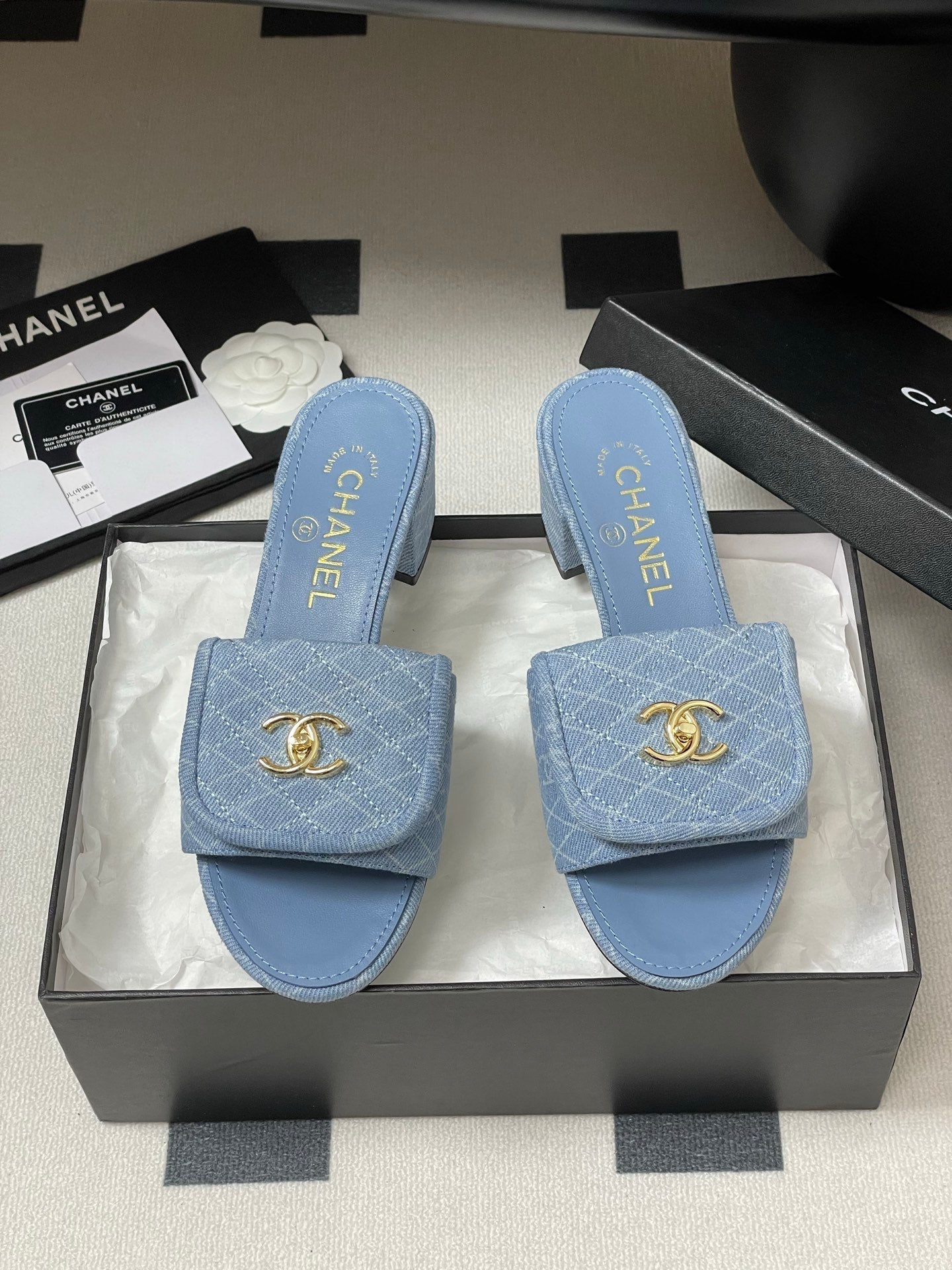 CC 25F Sandal Heel 5cm Quilted