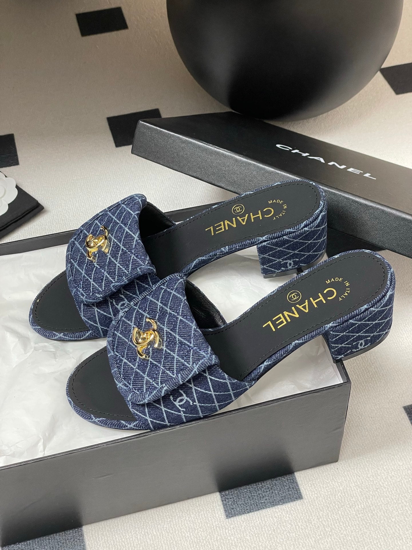 CC 25F Sandal Heel 5cm Quilted