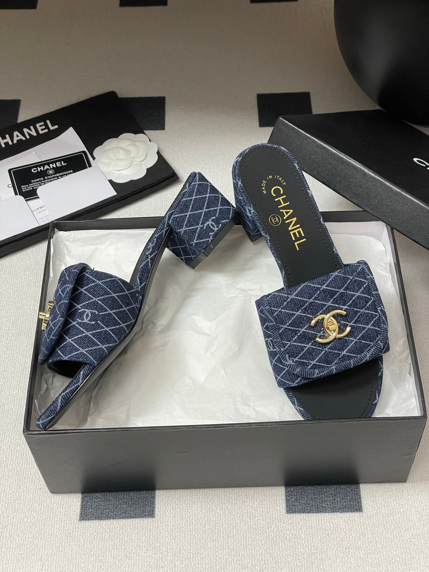 CC 25F Sandal Heel 5cm Quilted