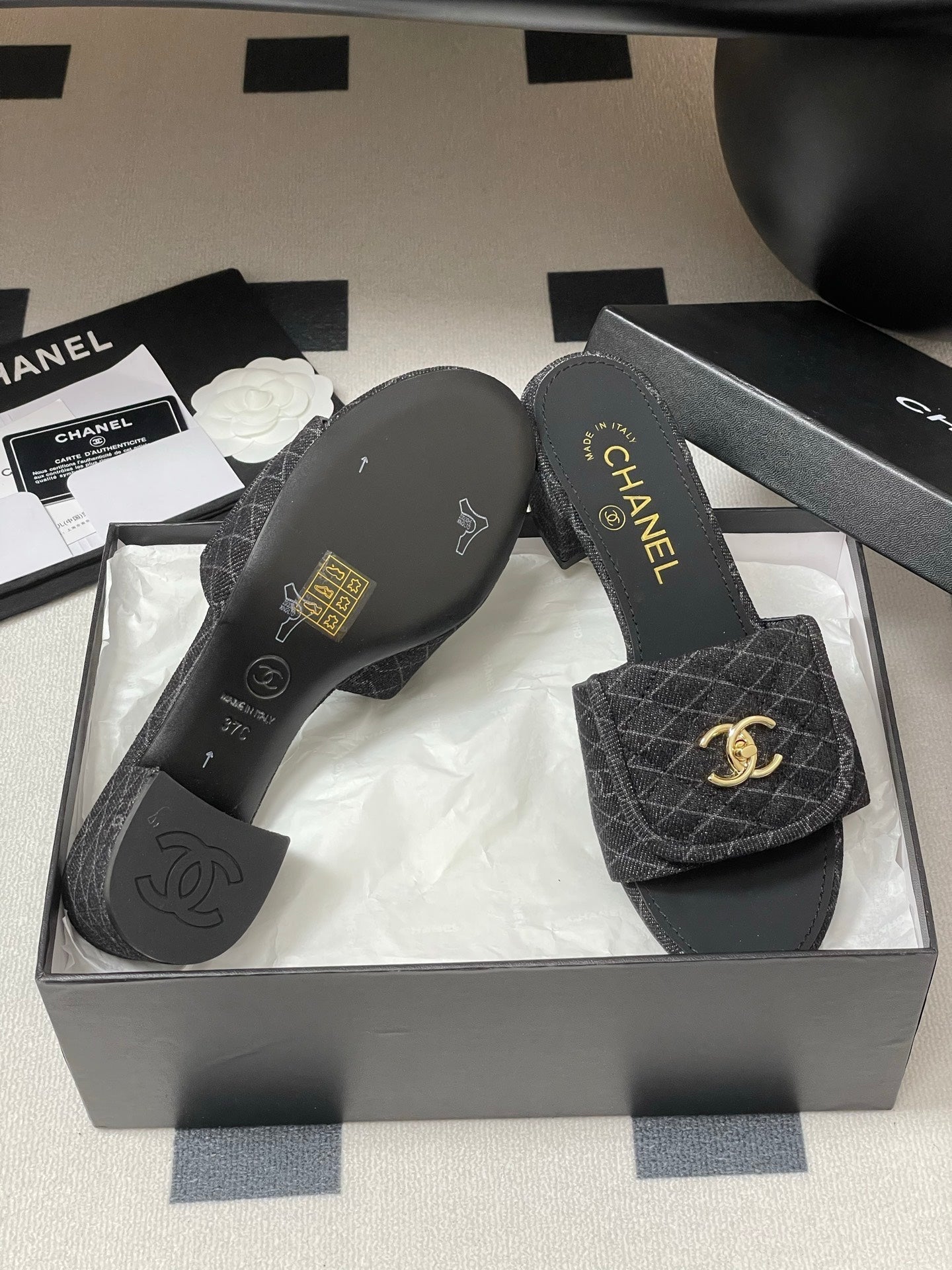 CC 25F Sandal Heel 5cm Quilted