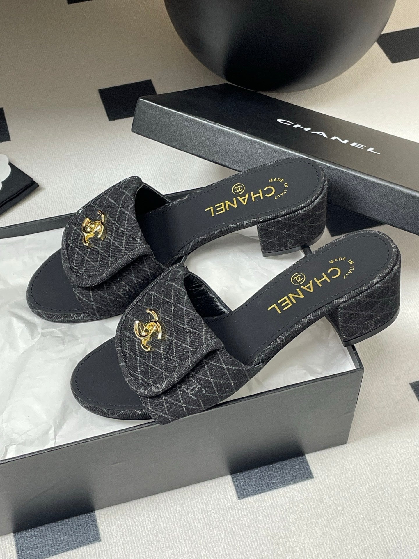 CC 25F Sandal Heel 5cm Quilted