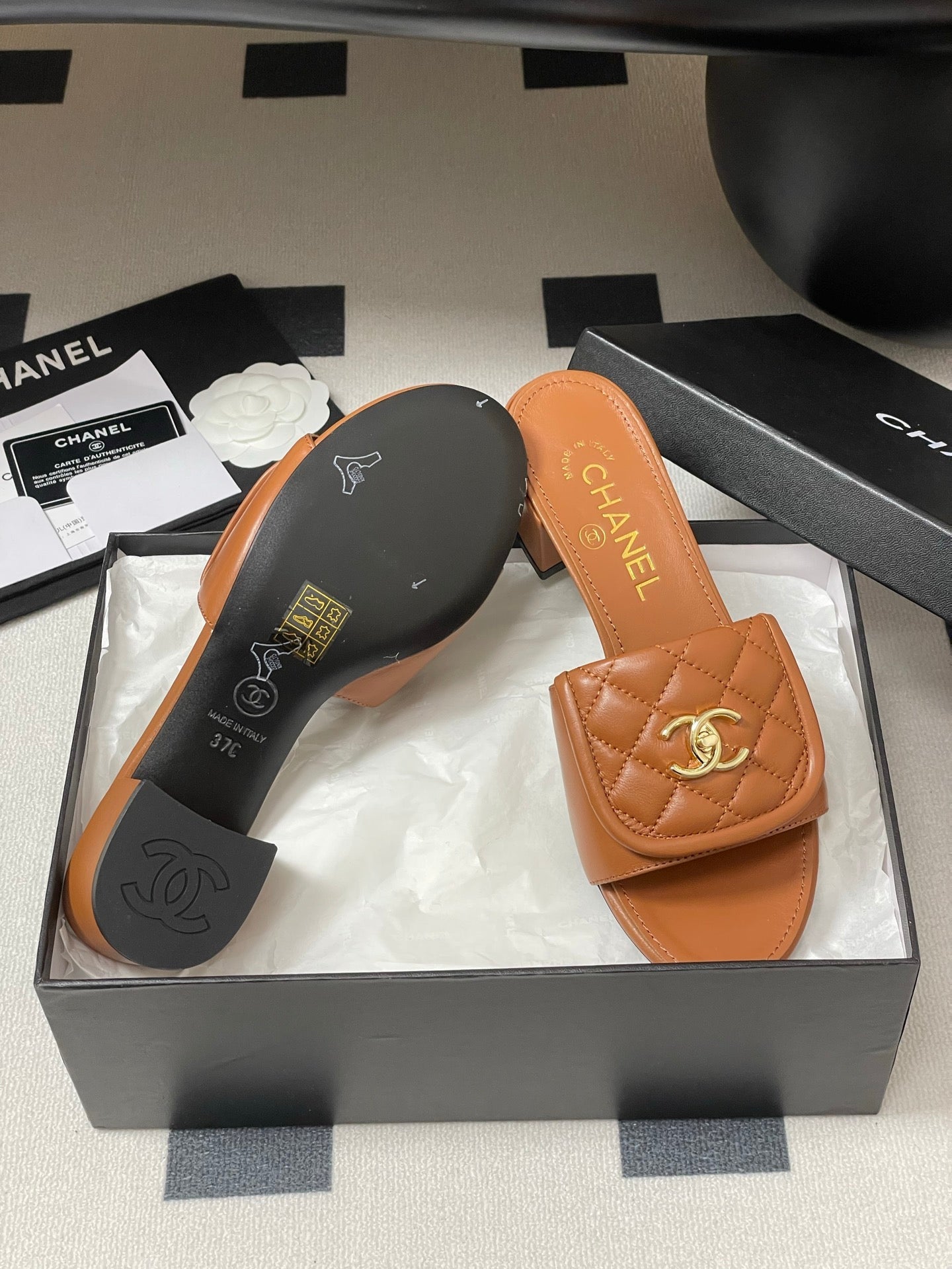 CC 25F Sandal Heel 5cm Quilted