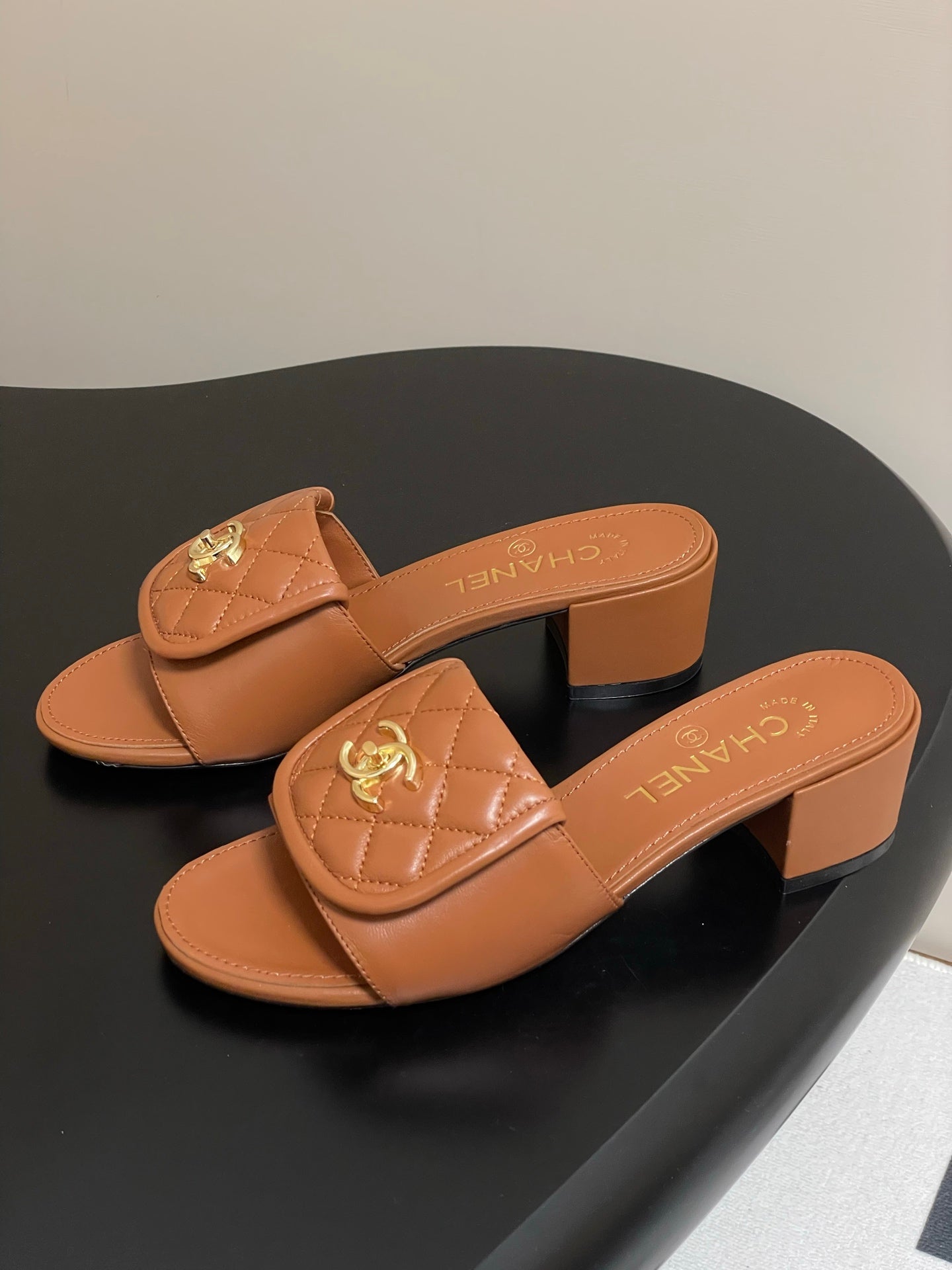 CC 25F Sandal Heel 5cm Quilted