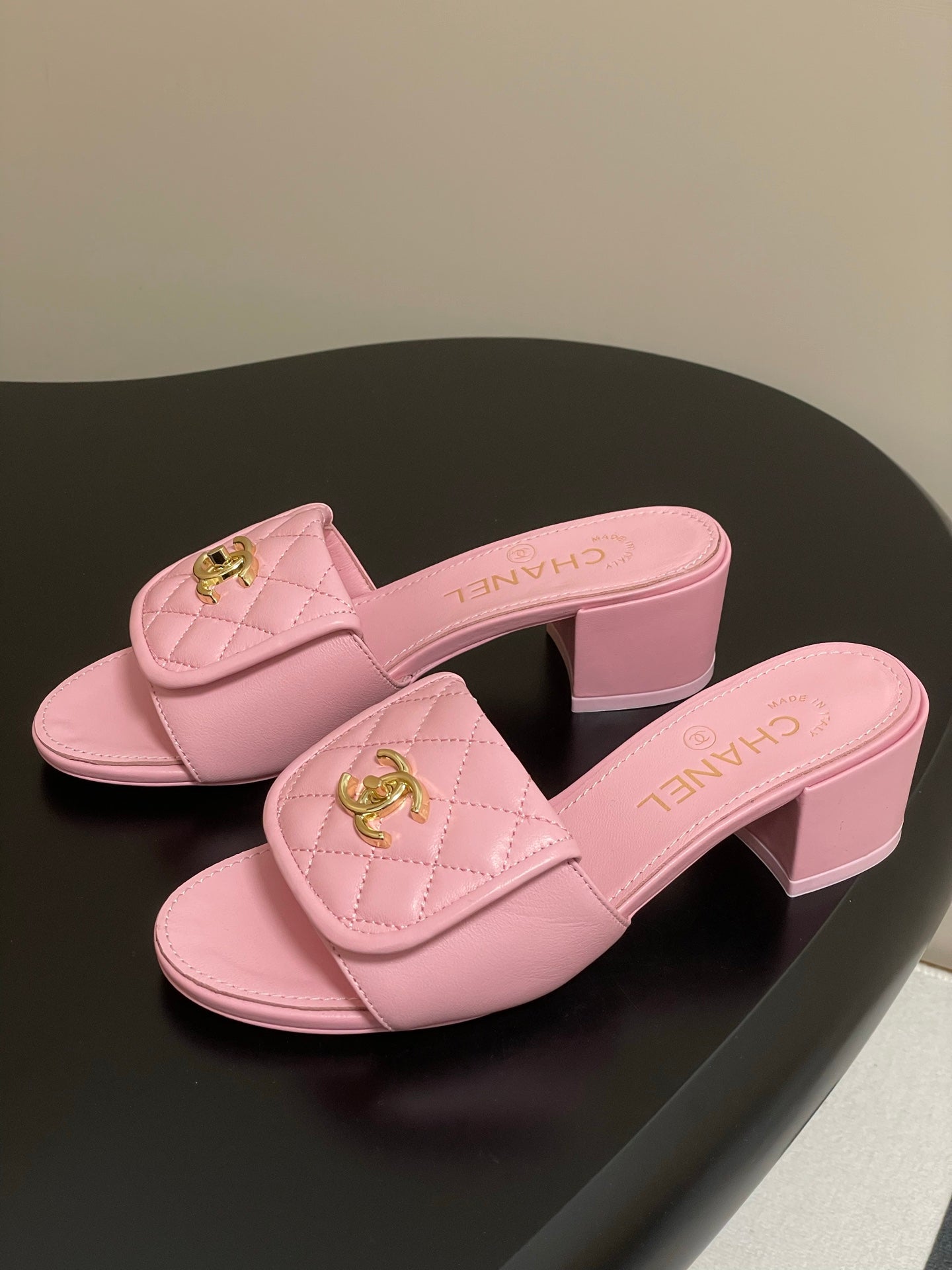 CC 25F Sandal Heel 5cm Quilted