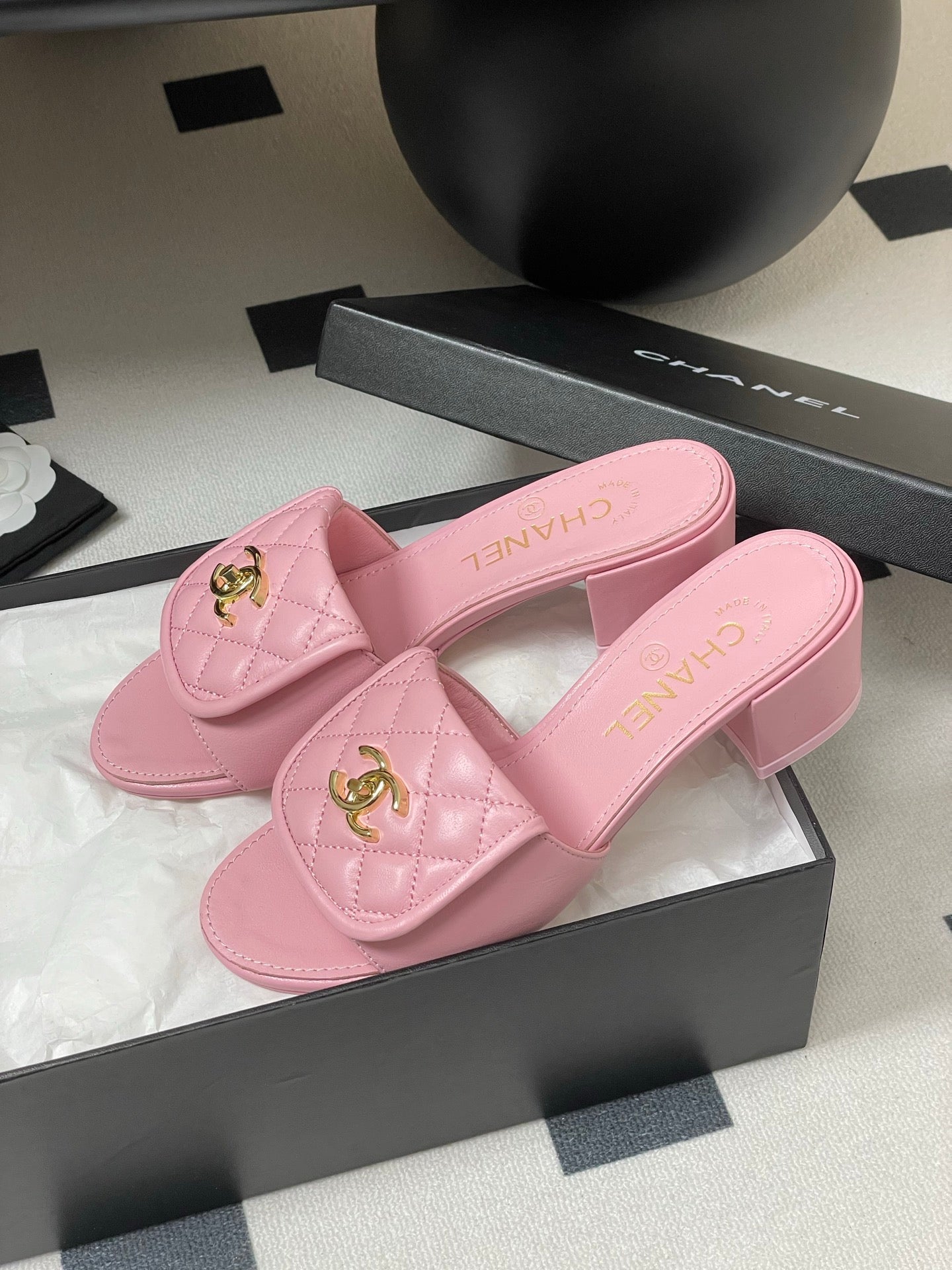 CC 25F Sandal Heel 5cm Quilted