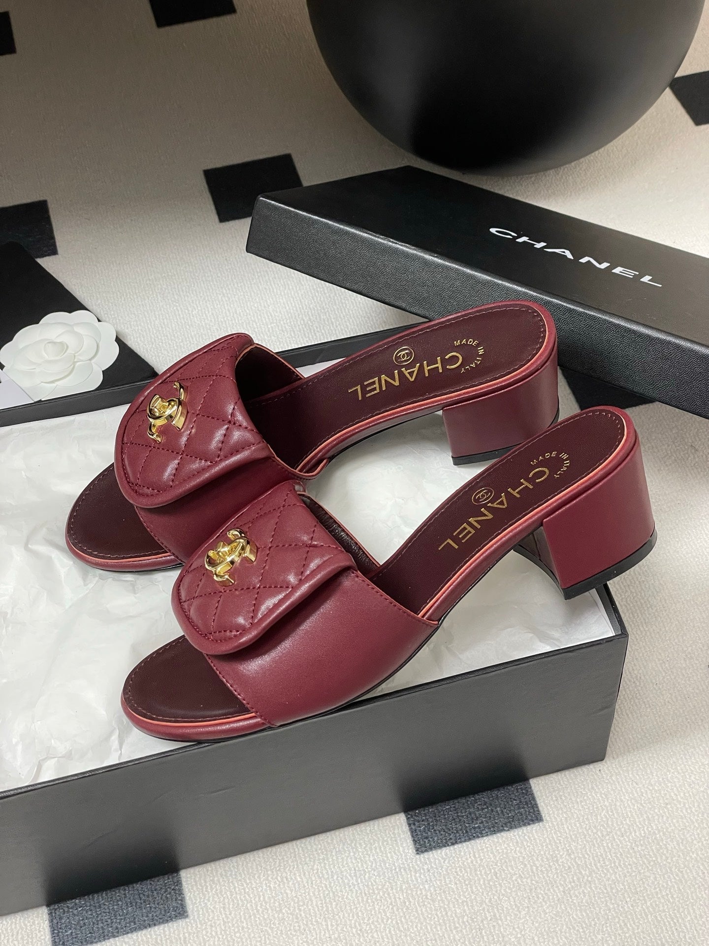 CC 25F Sandal Heel 5cm Quilted